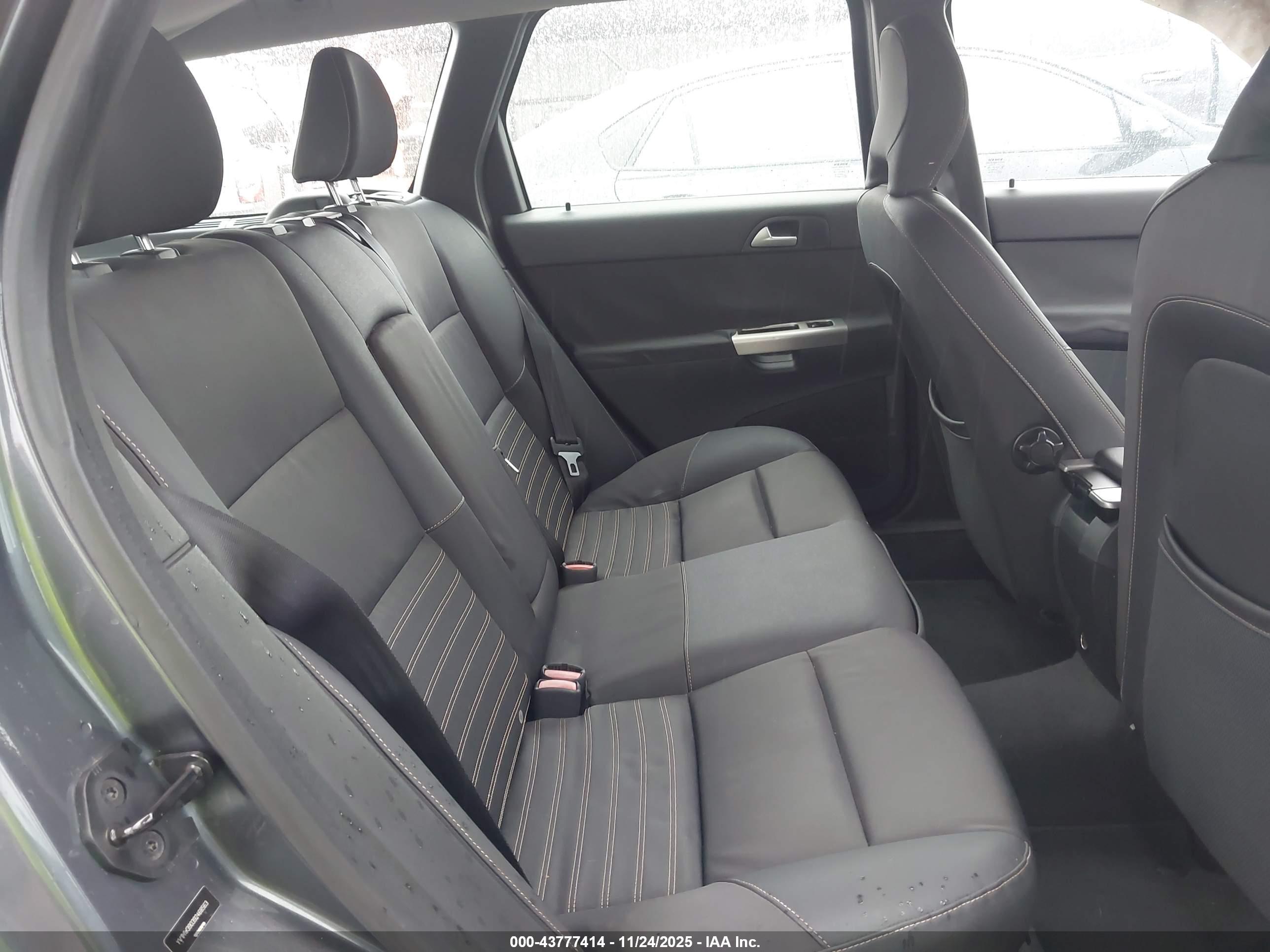 VOLVO V50 image 8