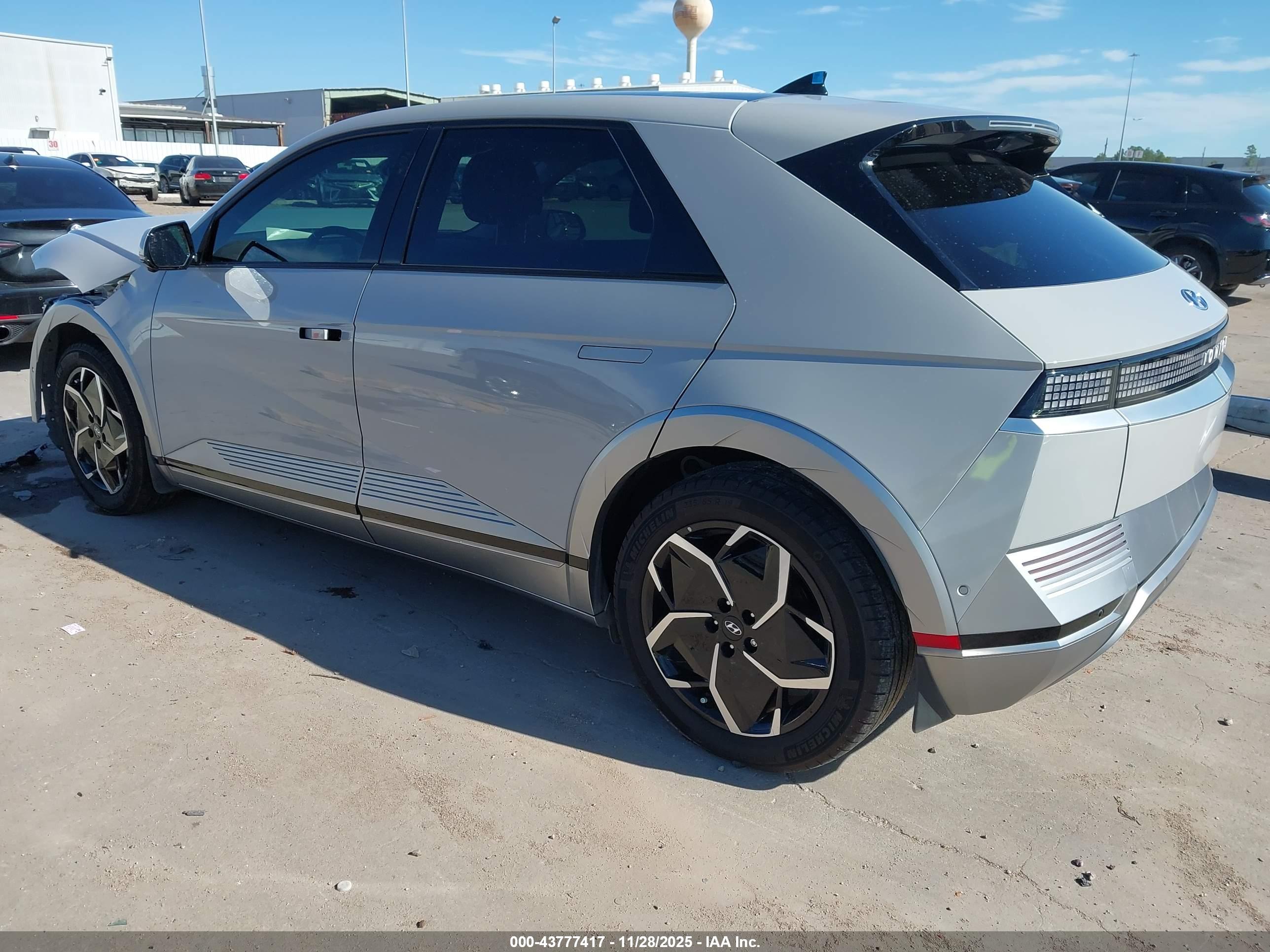 HYUNDAI IONIQ image 3