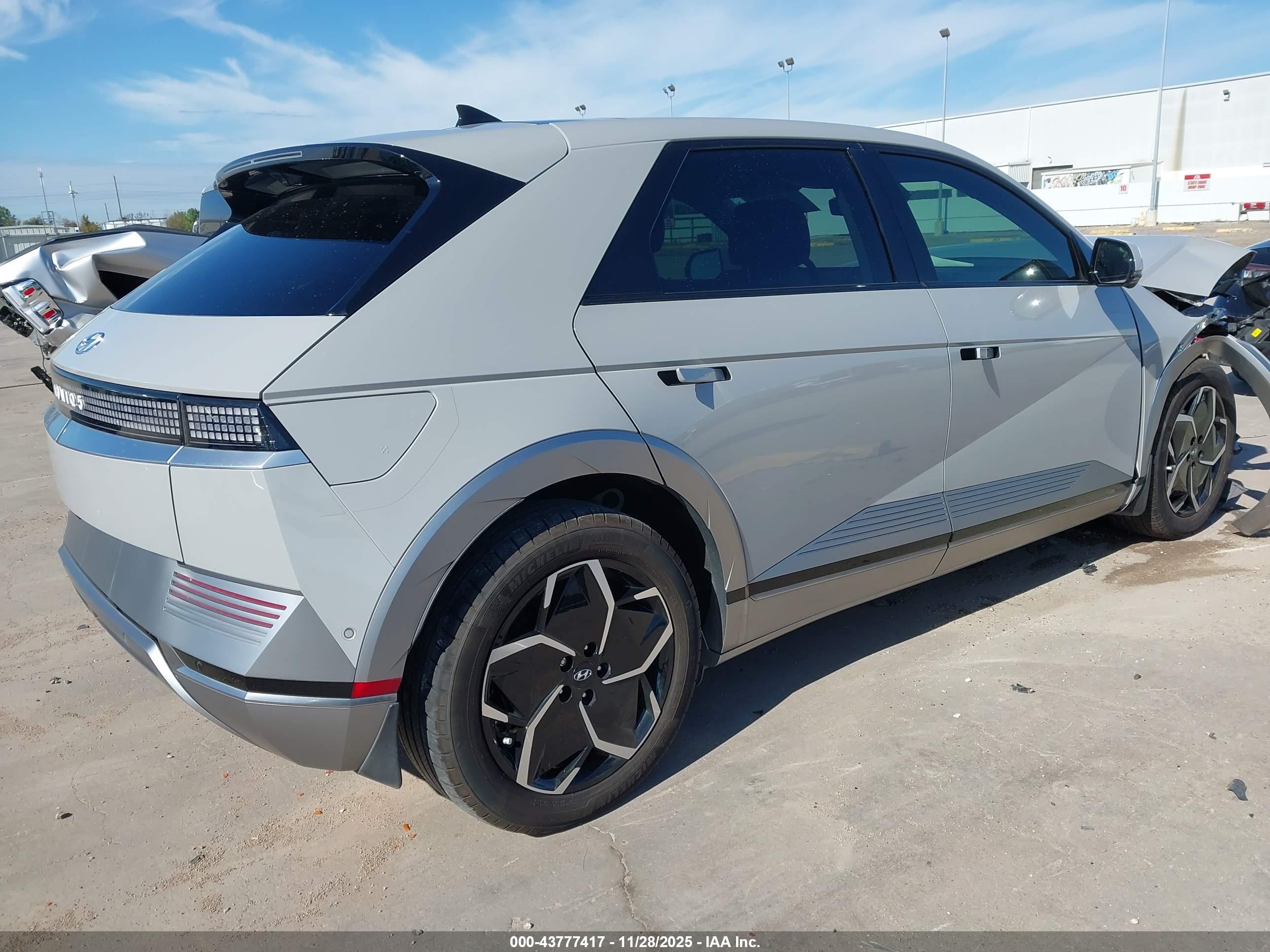 HYUNDAI IONIQ image 4