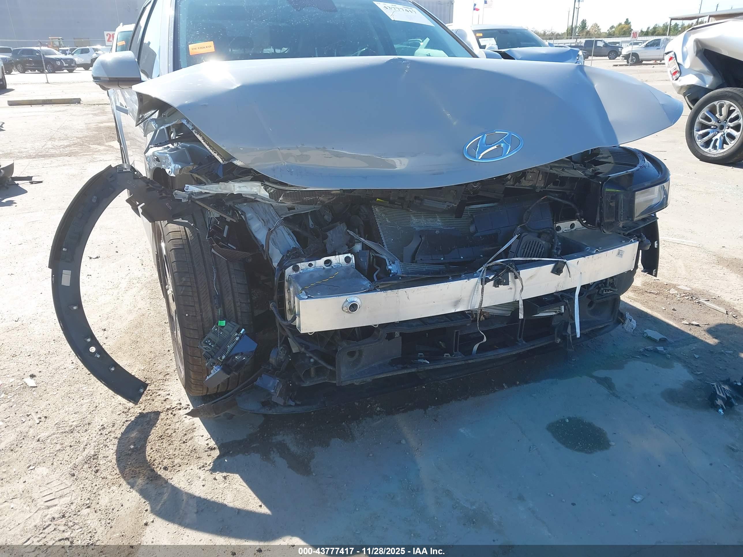 HYUNDAI IONIQ image 6