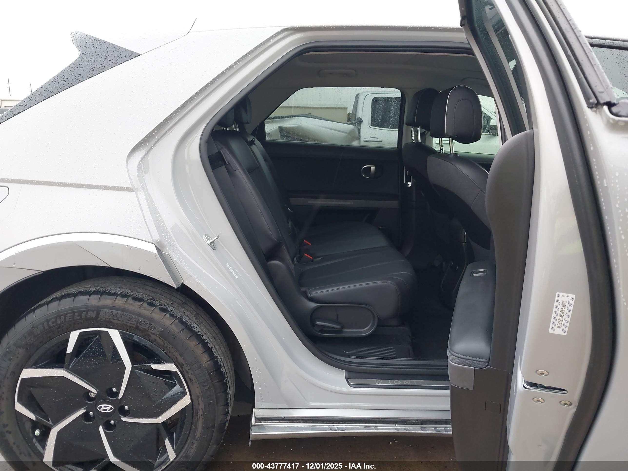 HYUNDAI IONIQ image 8