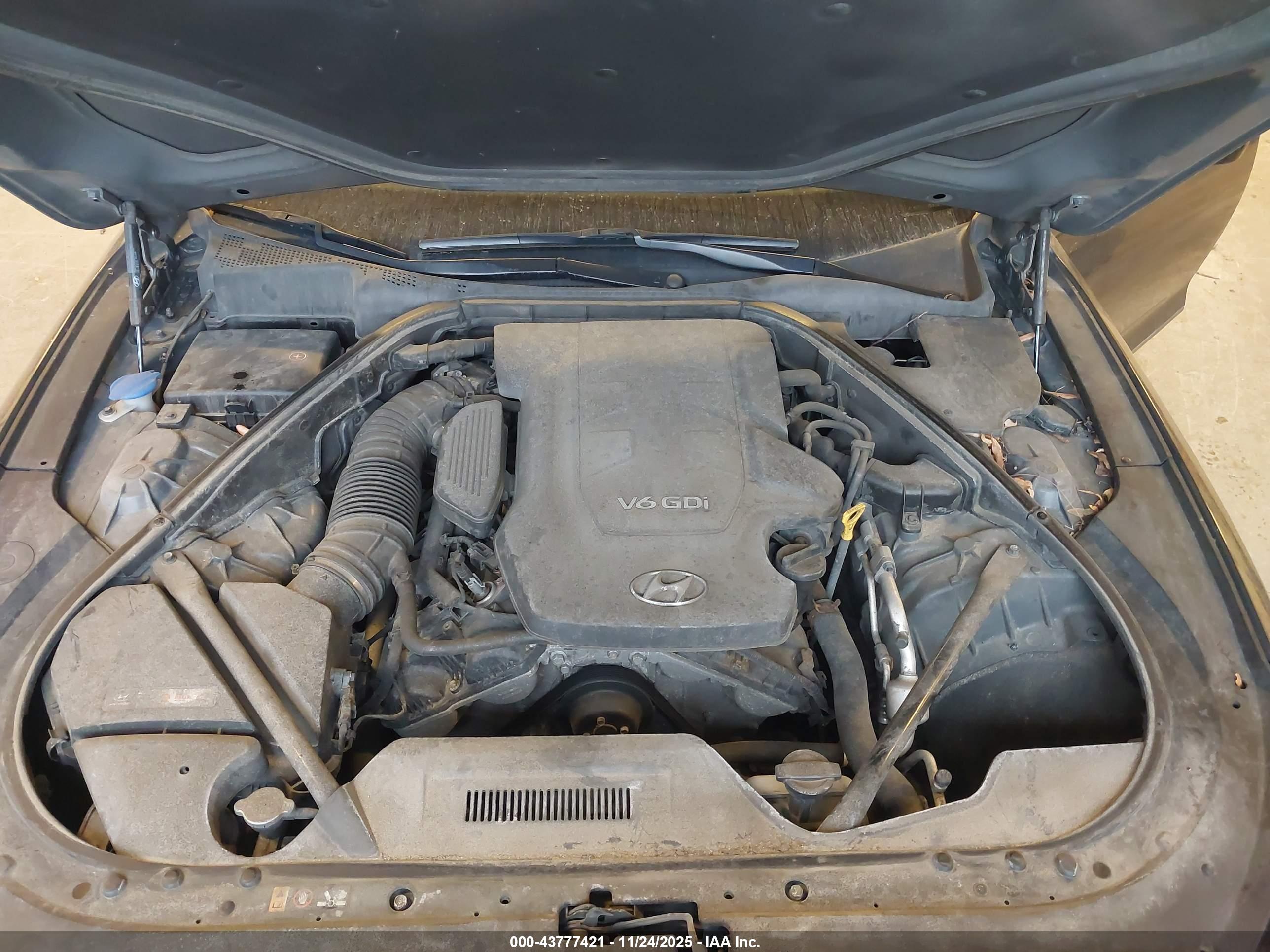 HYUNDAI GENESIS image 10