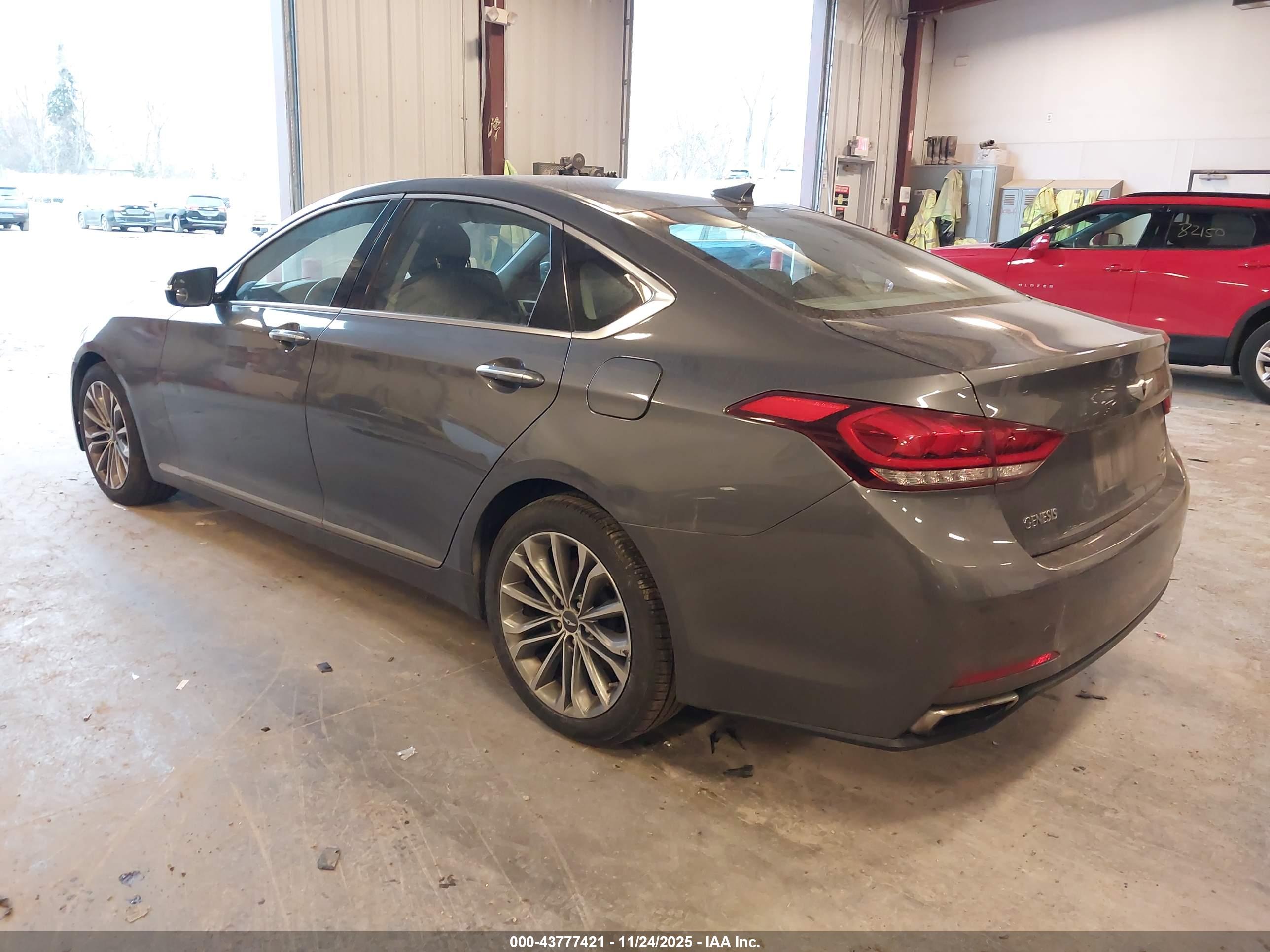 HYUNDAI GENESIS image 3