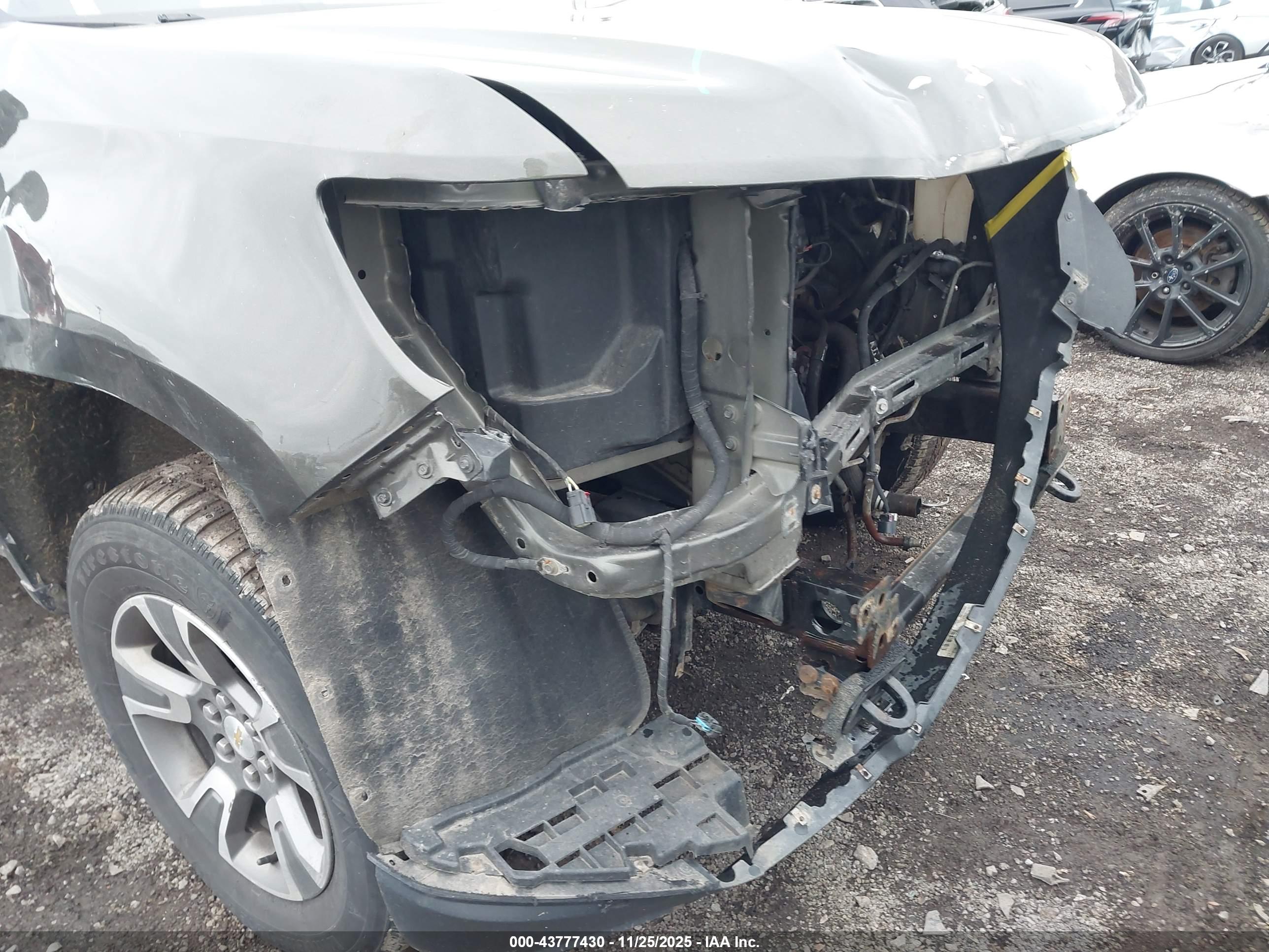 CHEVROLET COLORADO image 6