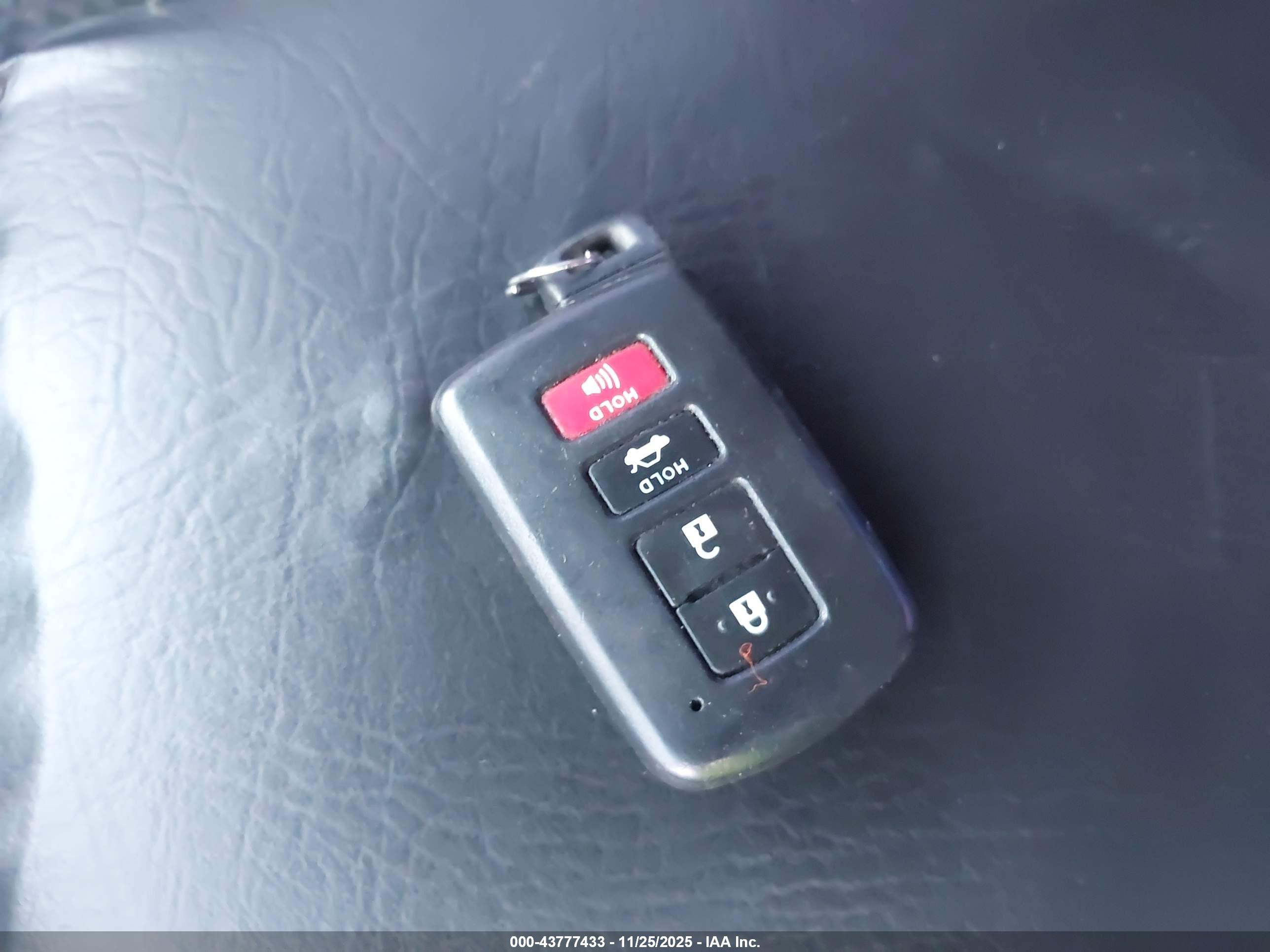 TOYOTA CAMRY image 11