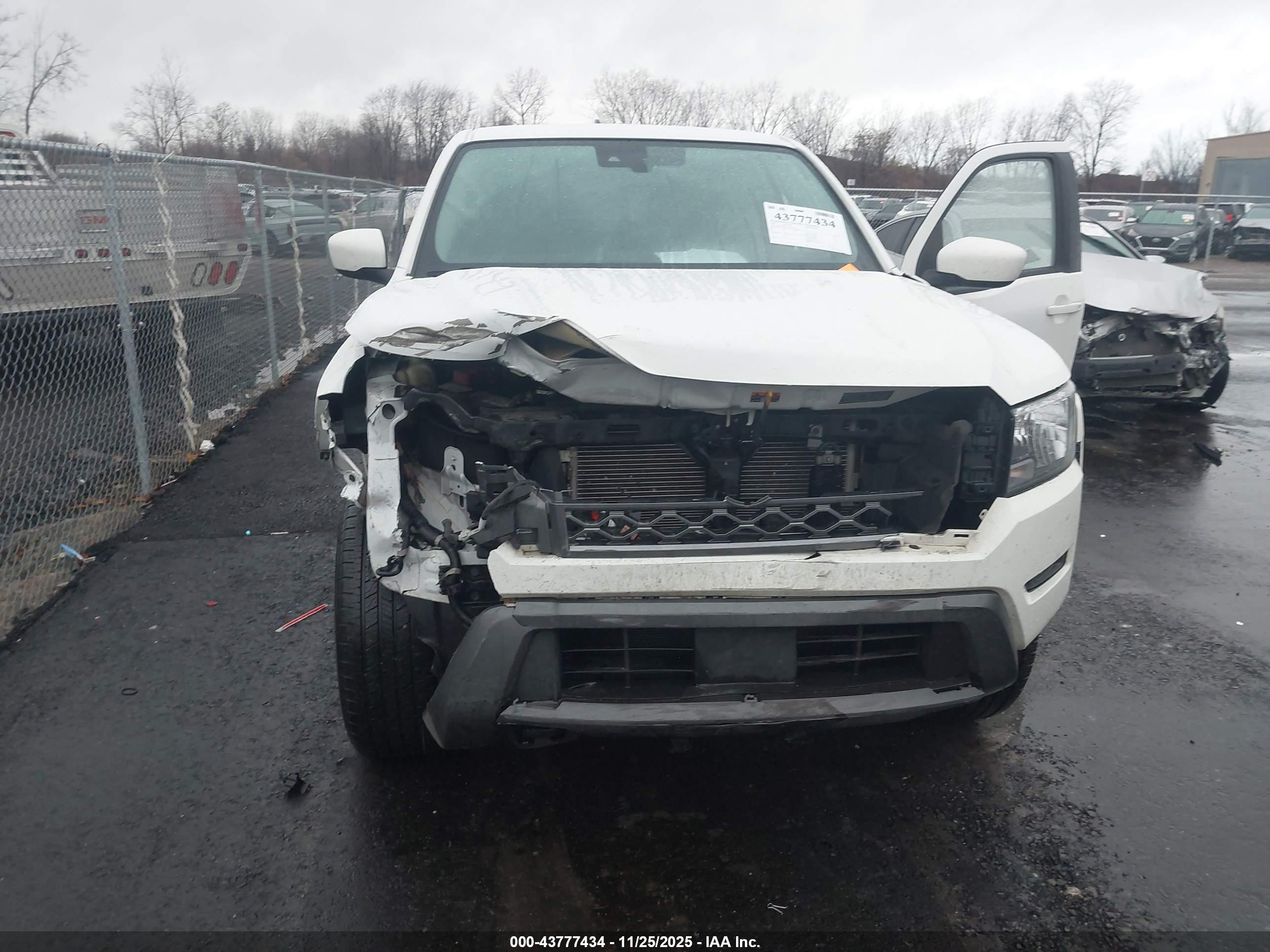 NISSAN FRONTIER image 6