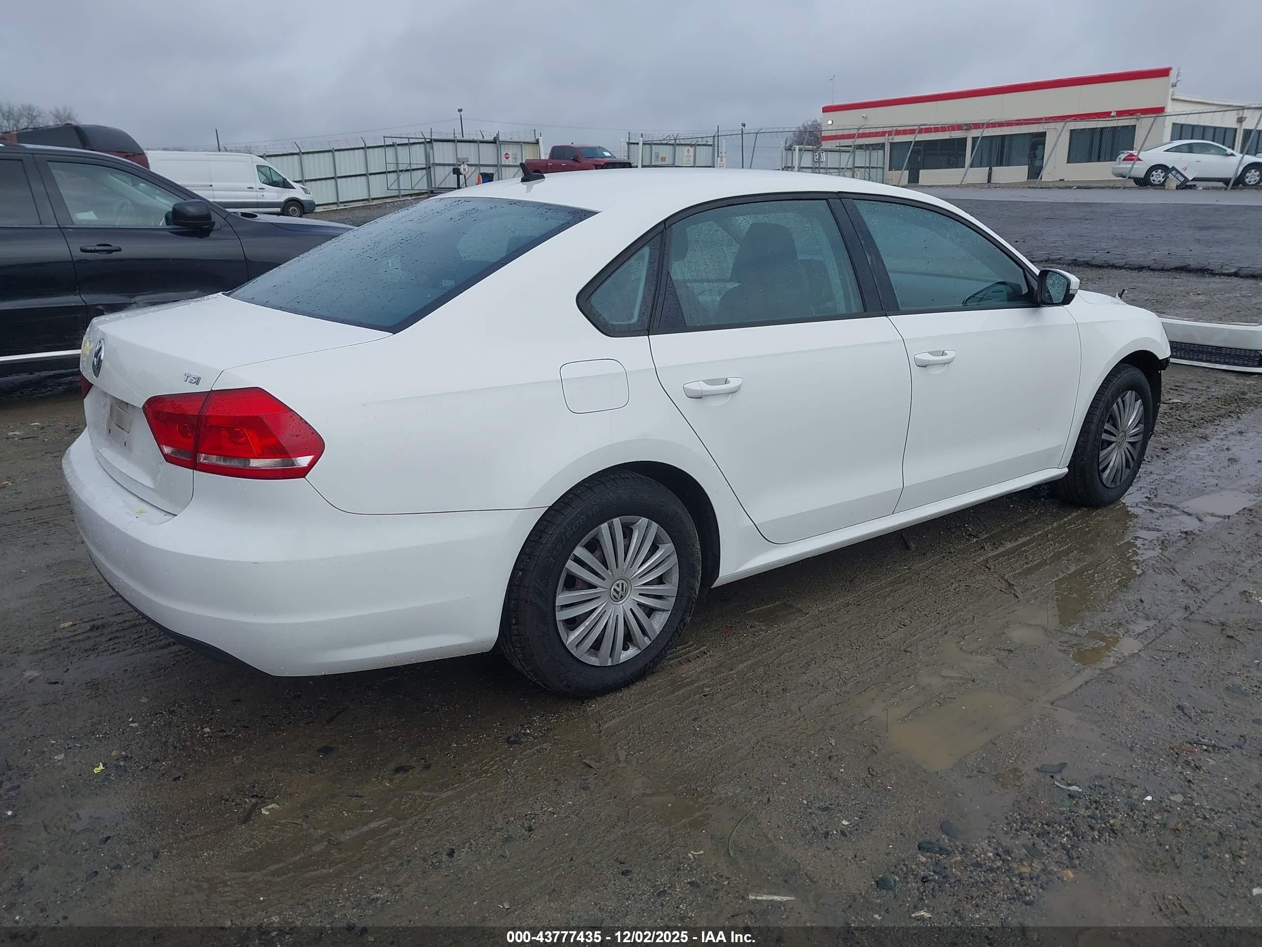 VOLKSWAGEN PASSAT image 4