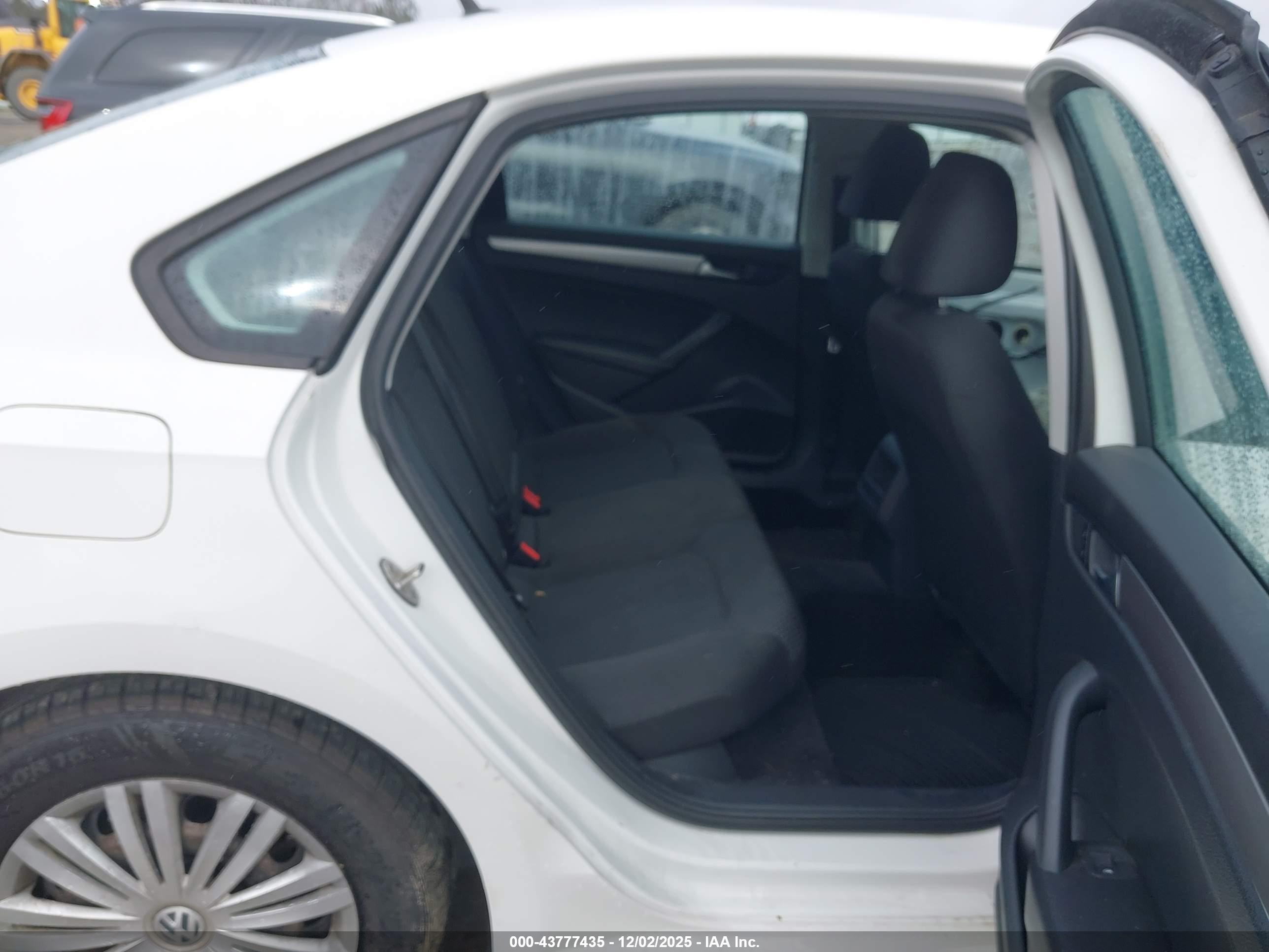 VOLKSWAGEN PASSAT image 8