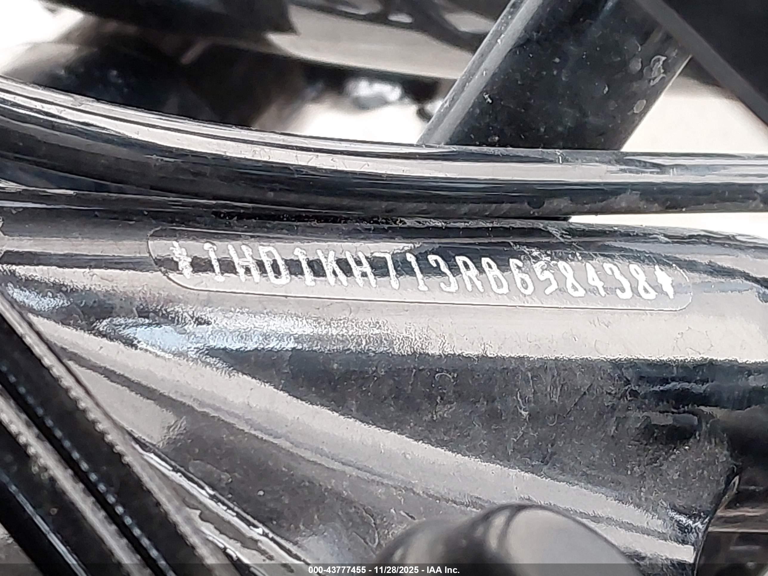 HARLEY-DAVIDSON FLTRX image 10