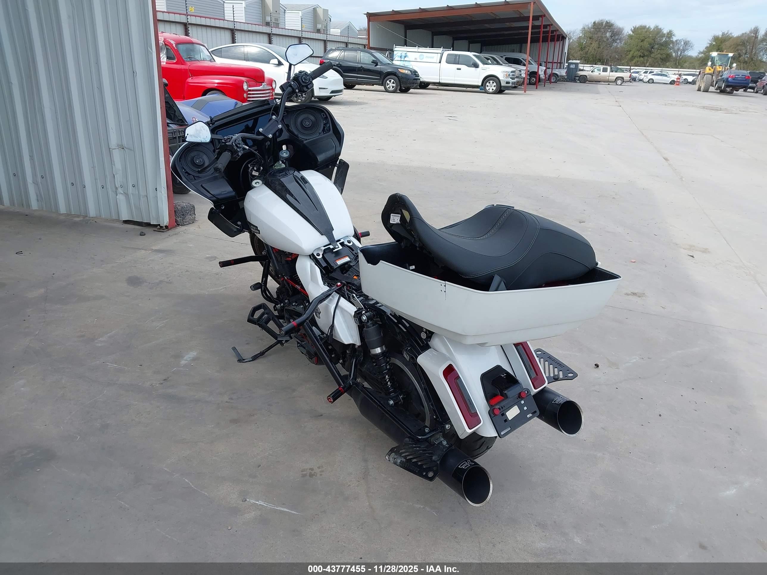 HARLEY-DAVIDSON FLTRX image 3