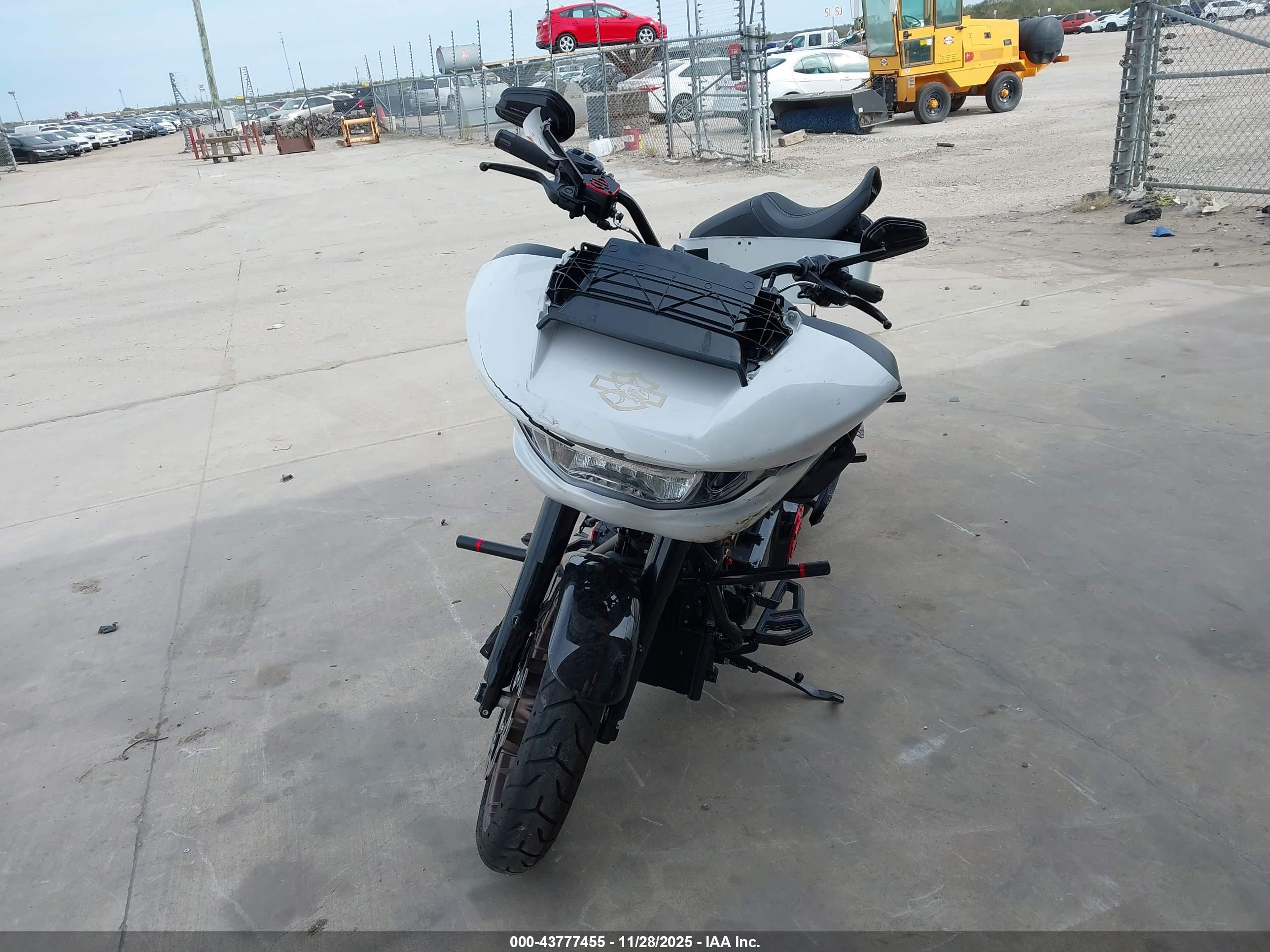 HARLEY-DAVIDSON FLTRX image 5
