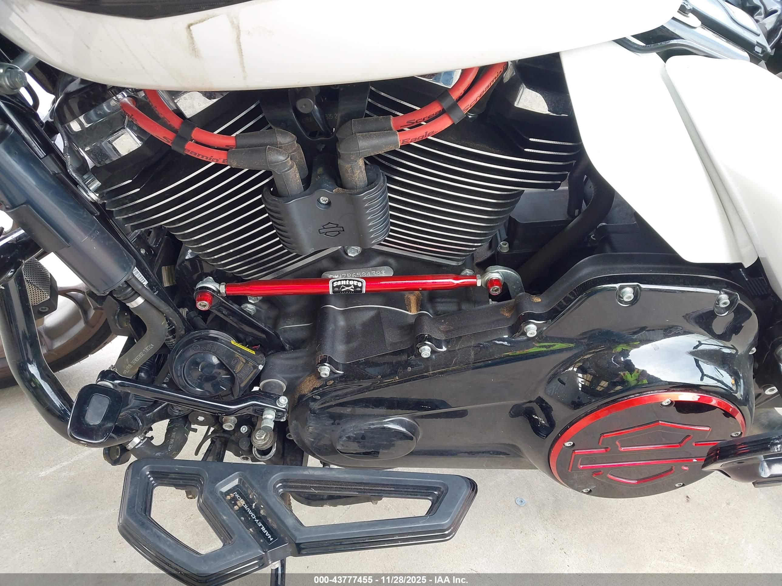 HARLEY-DAVIDSON FLTRX image 9