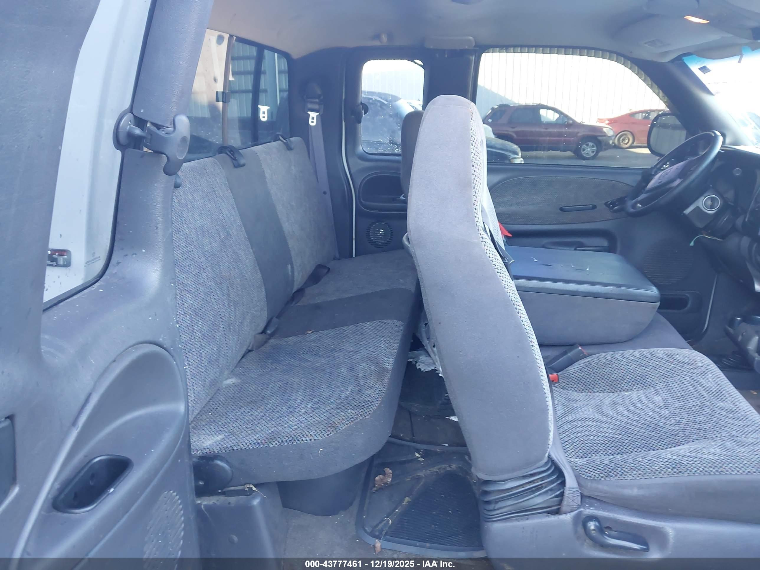 DODGE RAM image 8