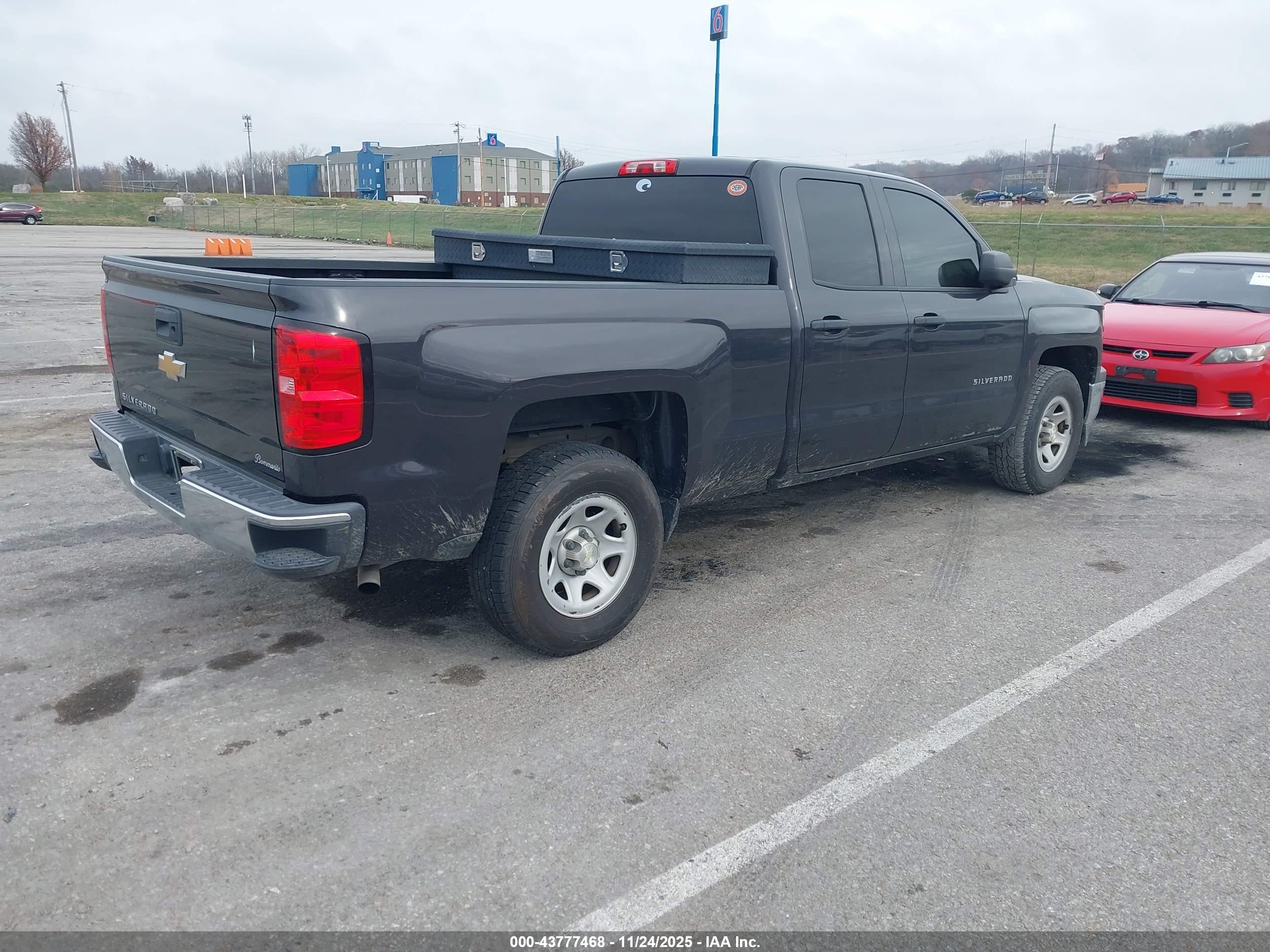 CHEVROLET SILVERADO image 4