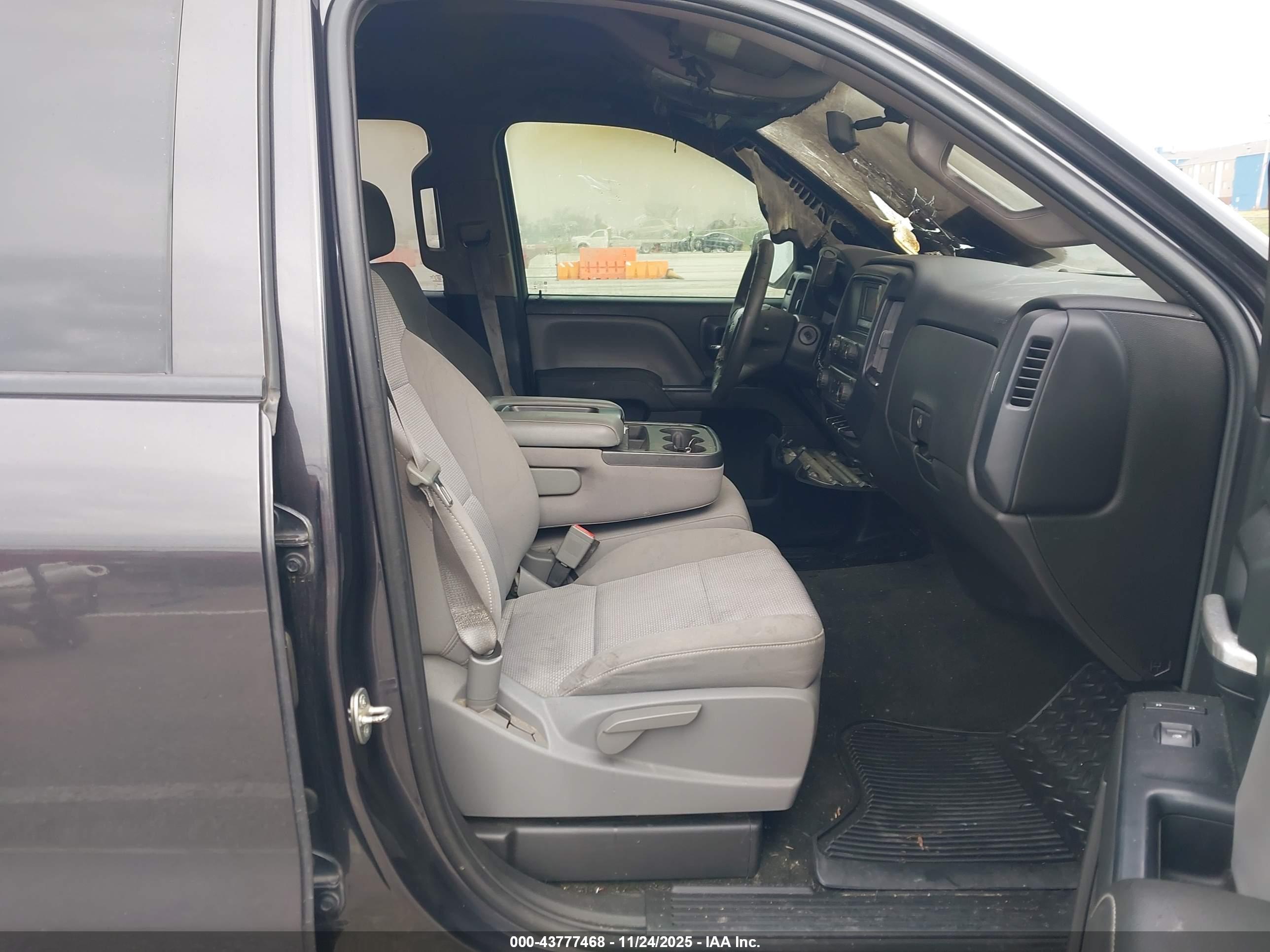 CHEVROLET SILVERADO image 5