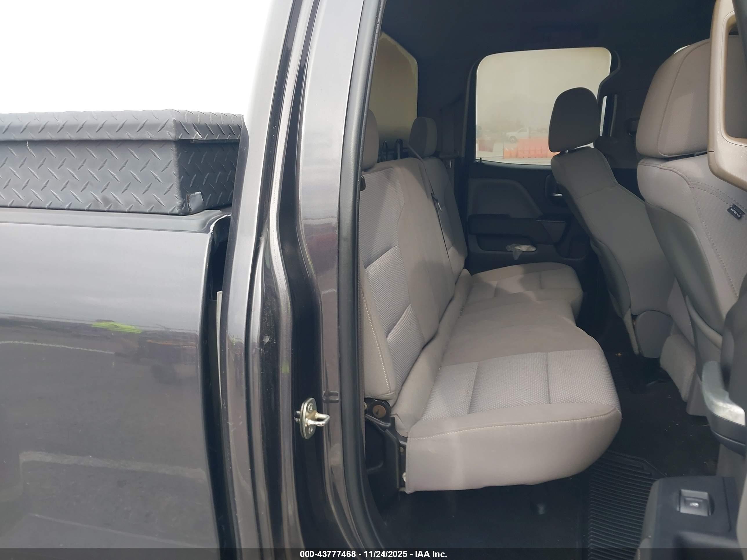 CHEVROLET SILVERADO image 8