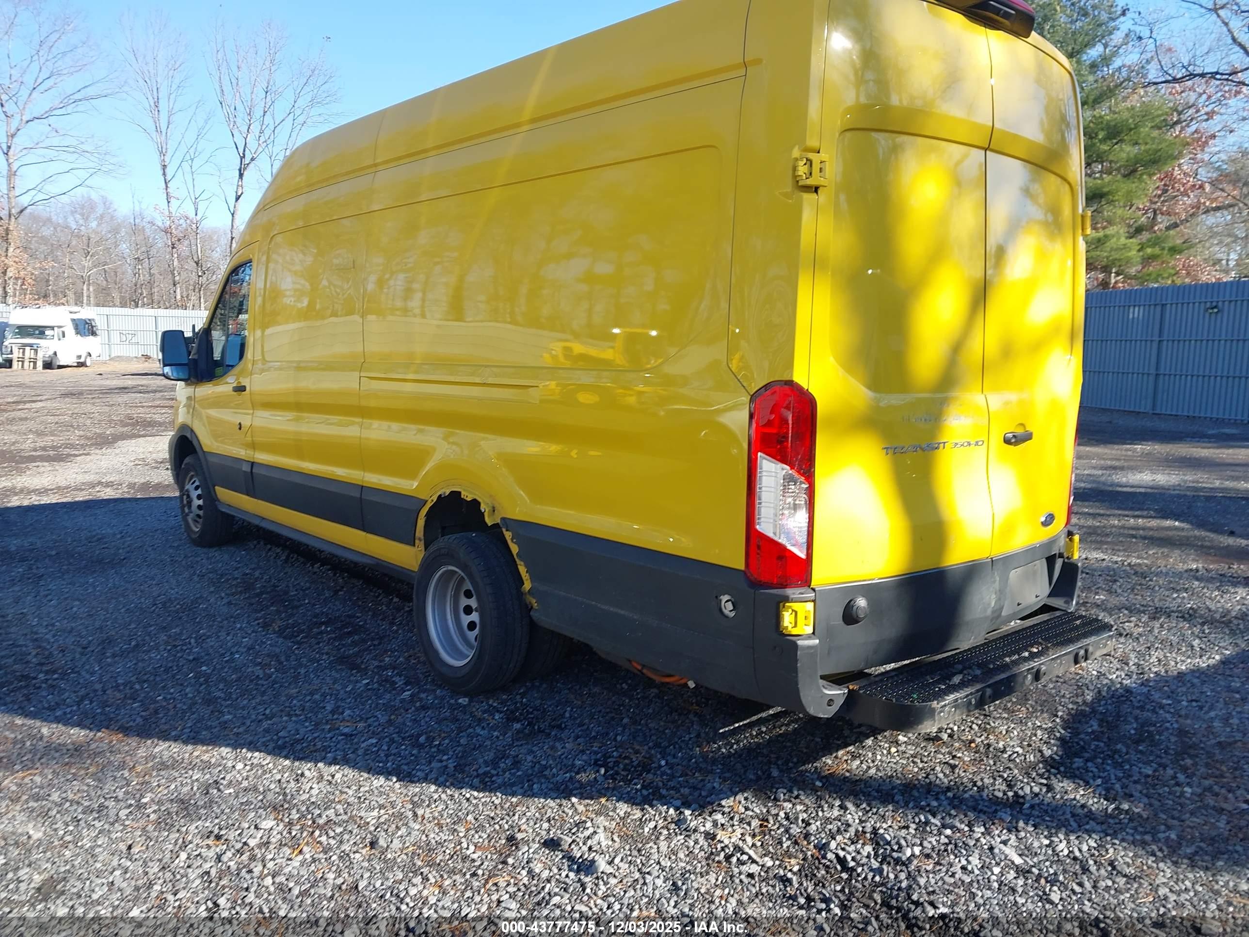 FORD TRANSIT-350 image 3