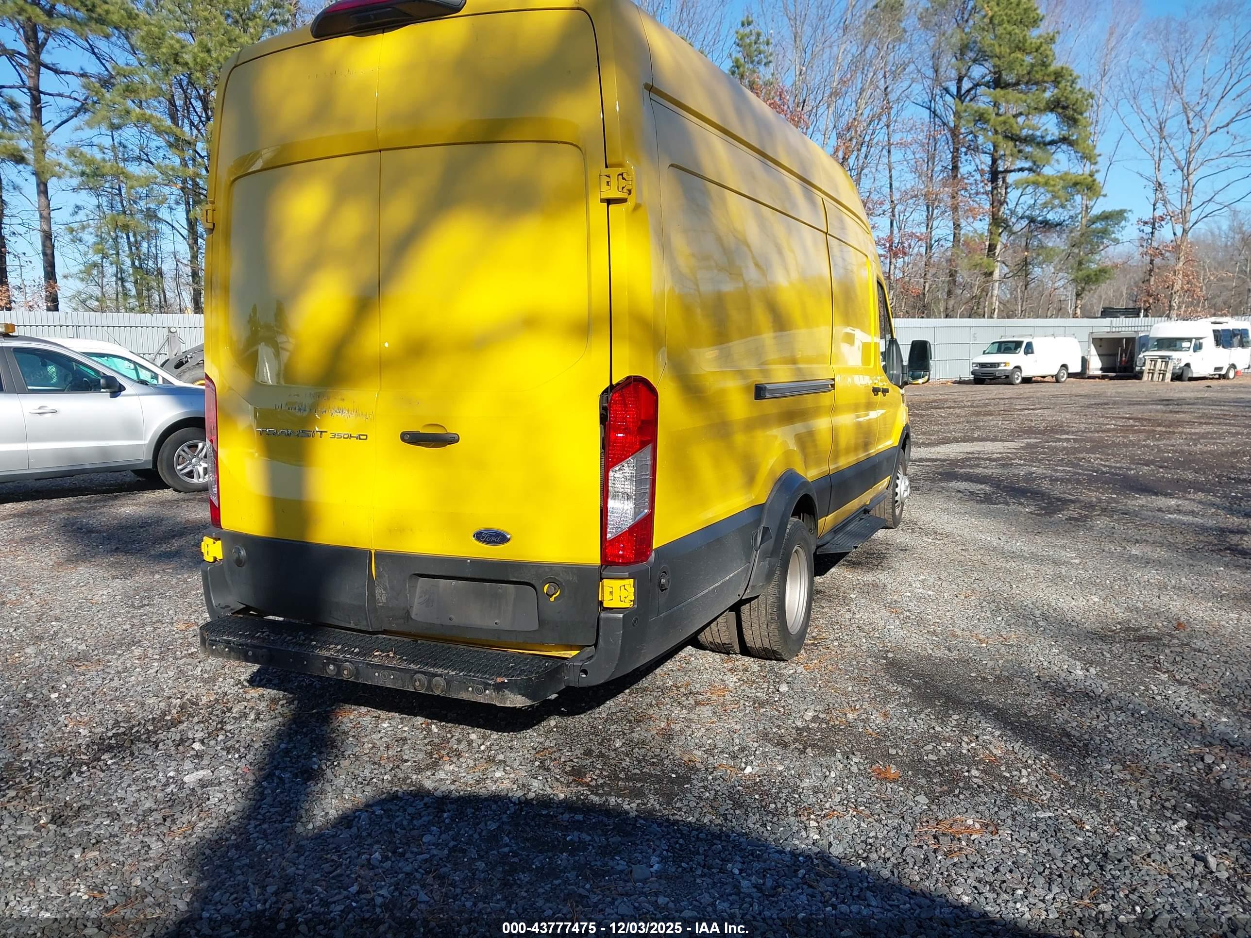 FORD TRANSIT-350 image 4