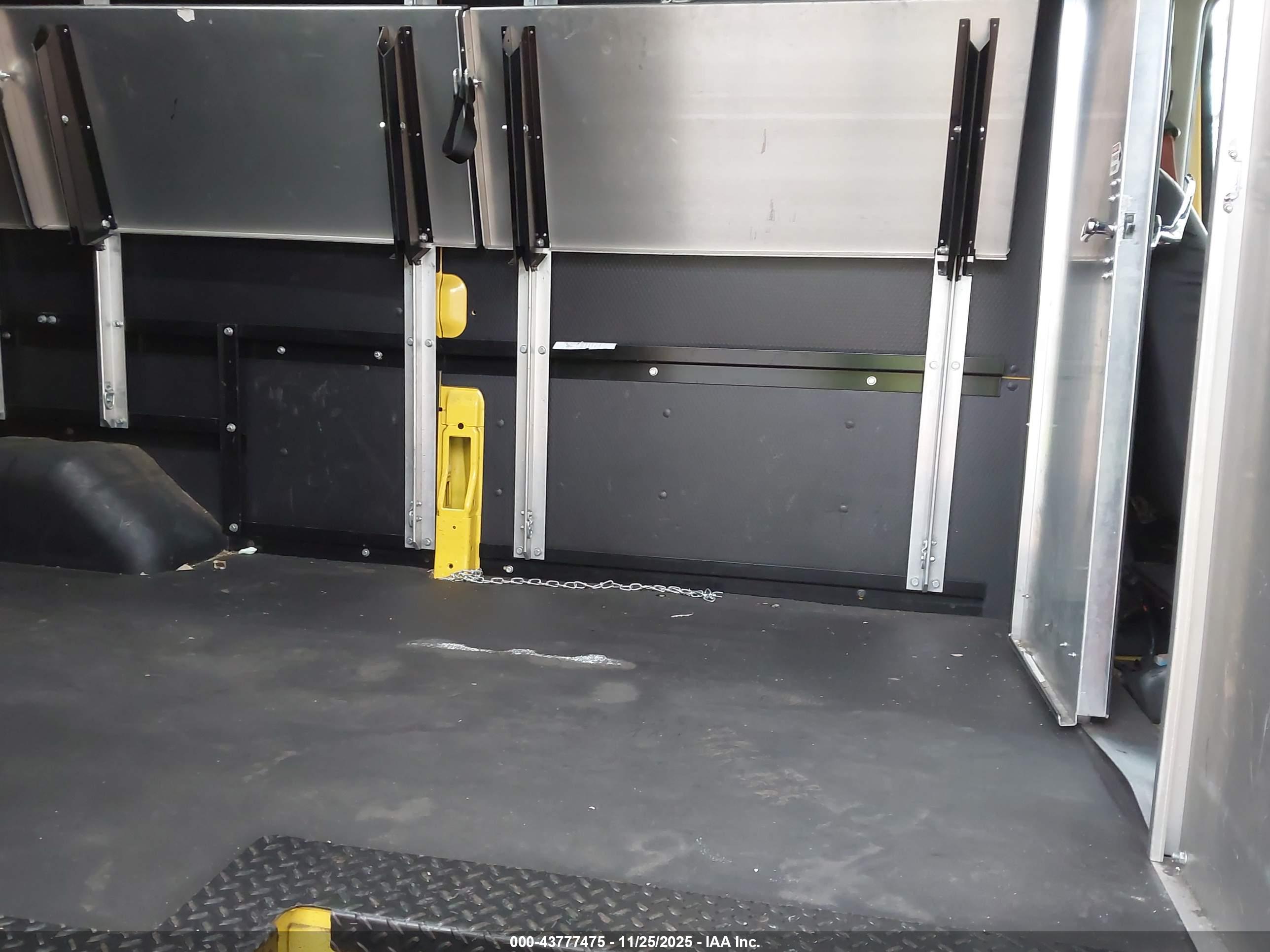 FORD TRANSIT-350 image 8