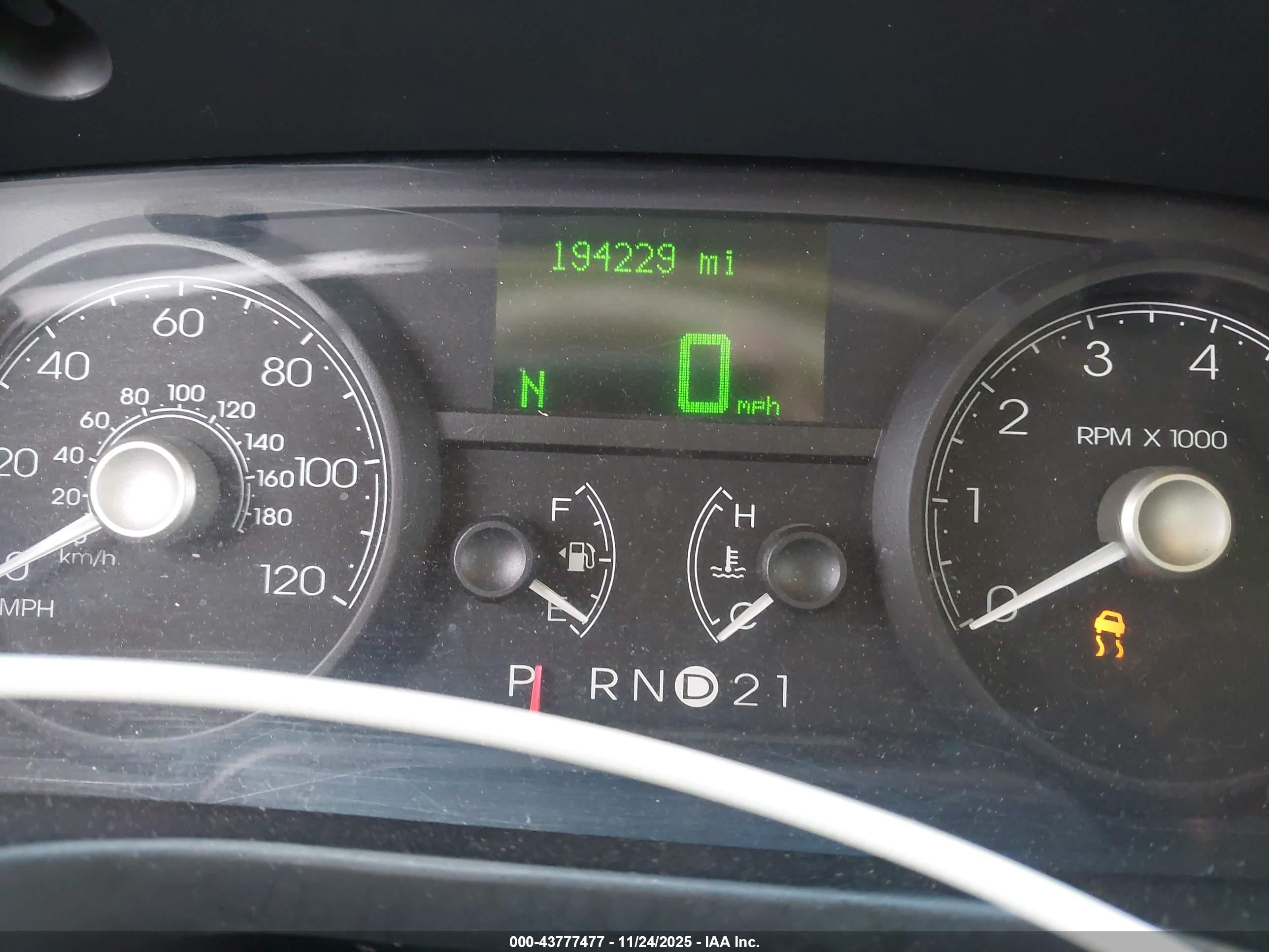 LINCOLN TOWN image 7