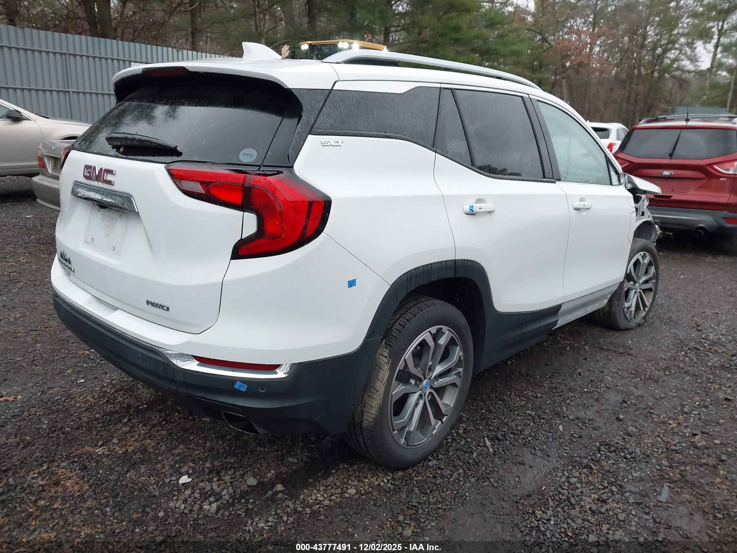 GMC TERRAIN image 4