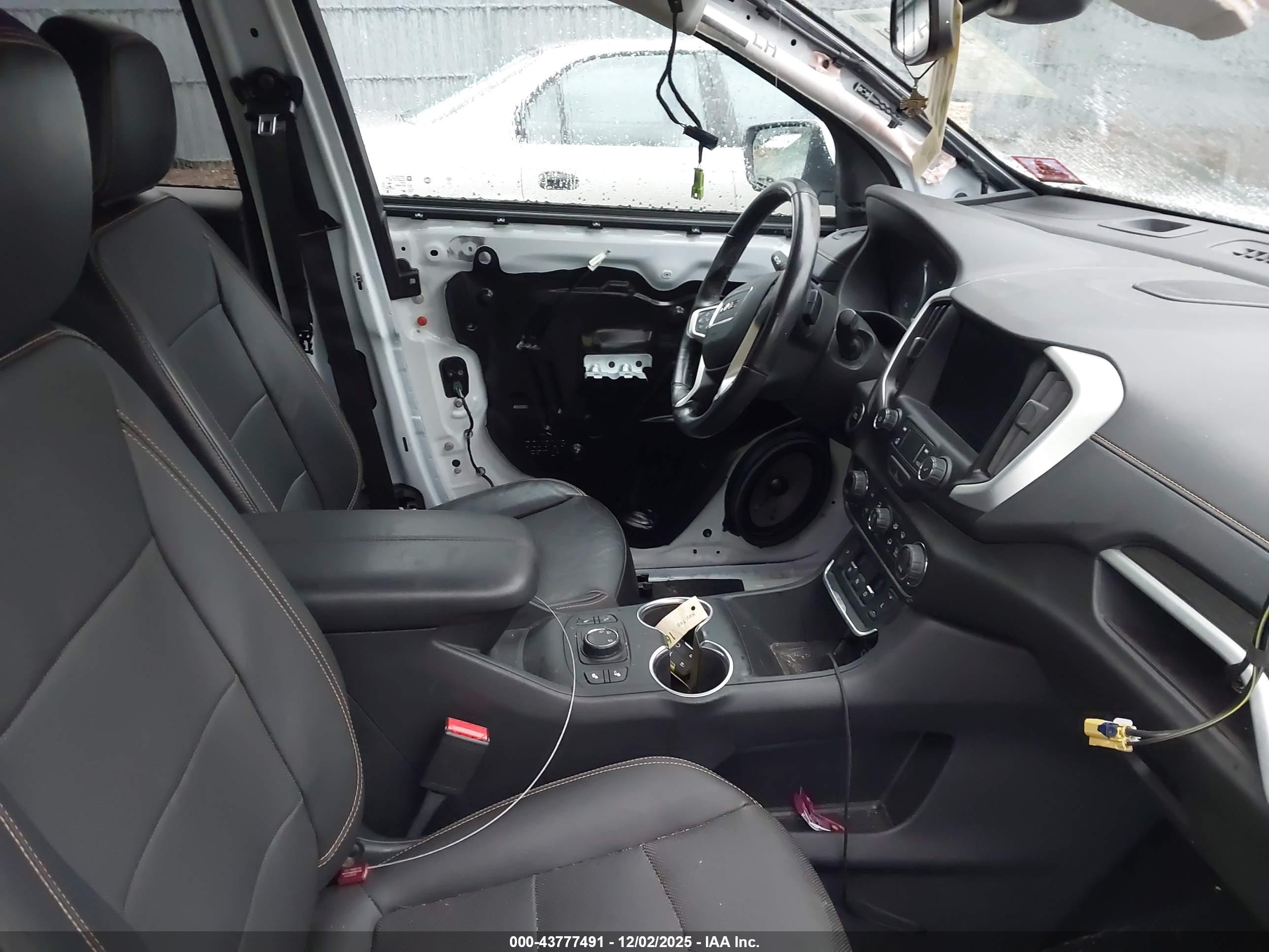 GMC TERRAIN image 5