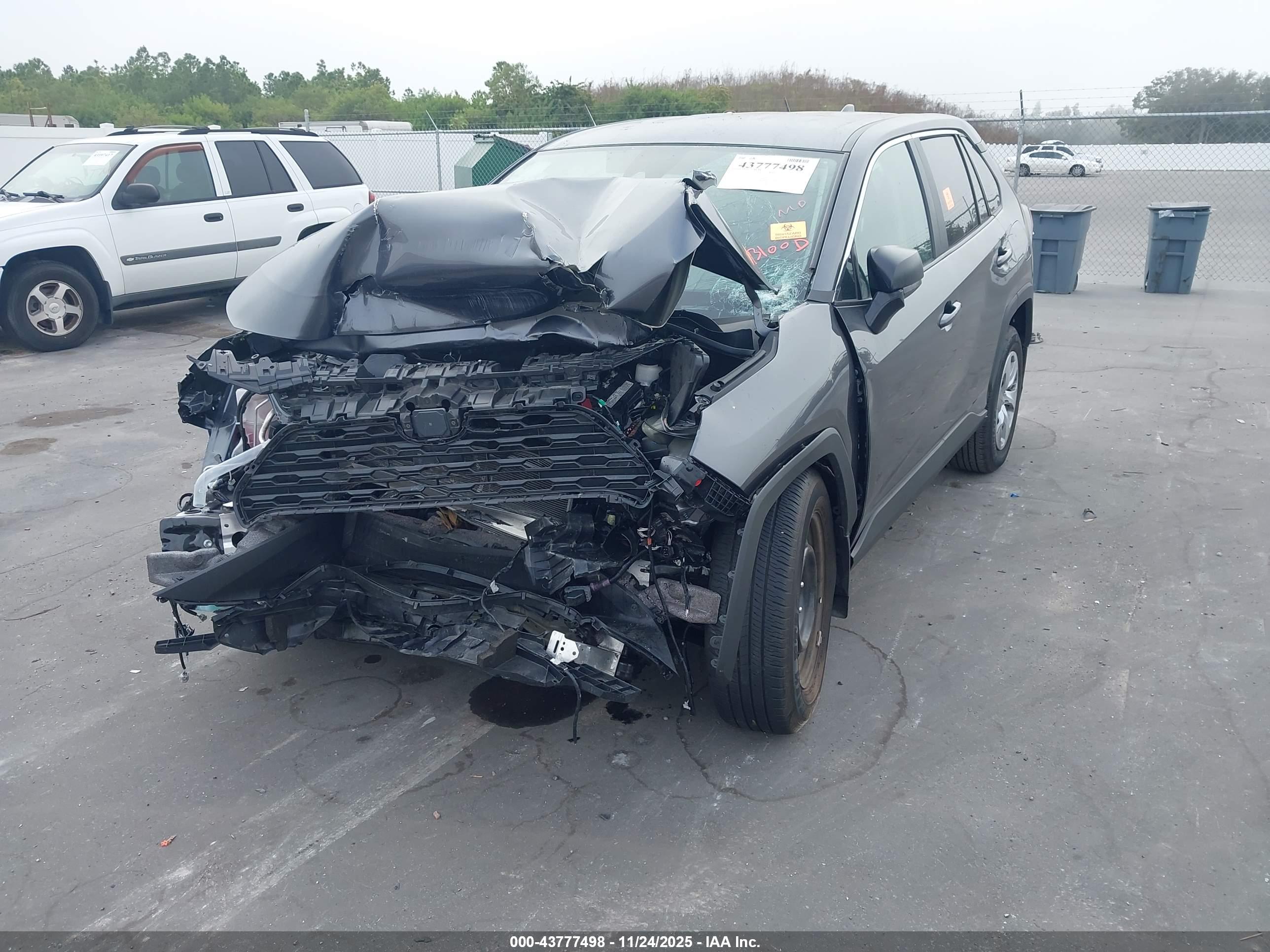 TOYOTA RAV4 image 2