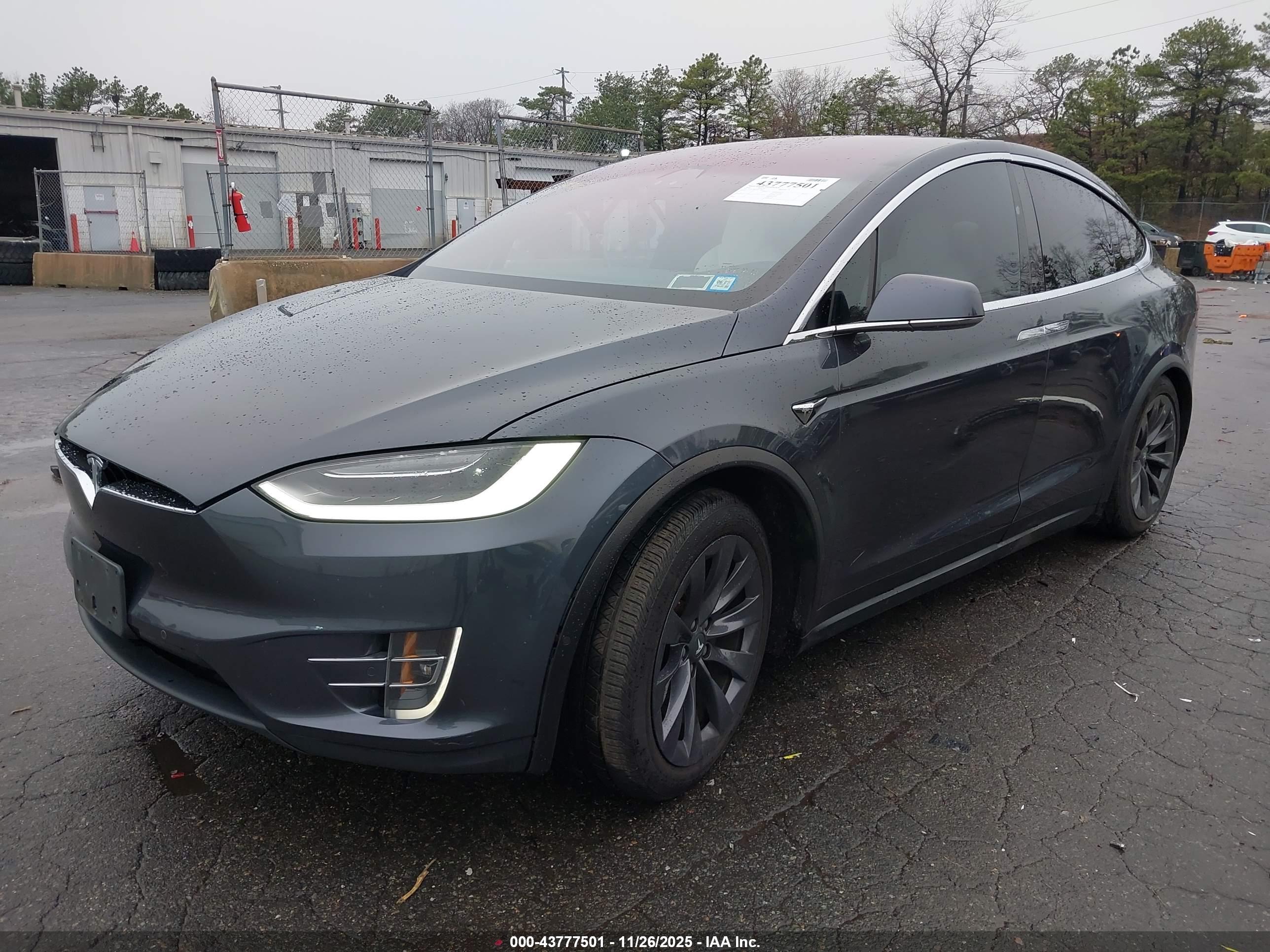 TESLA MODEL image 2