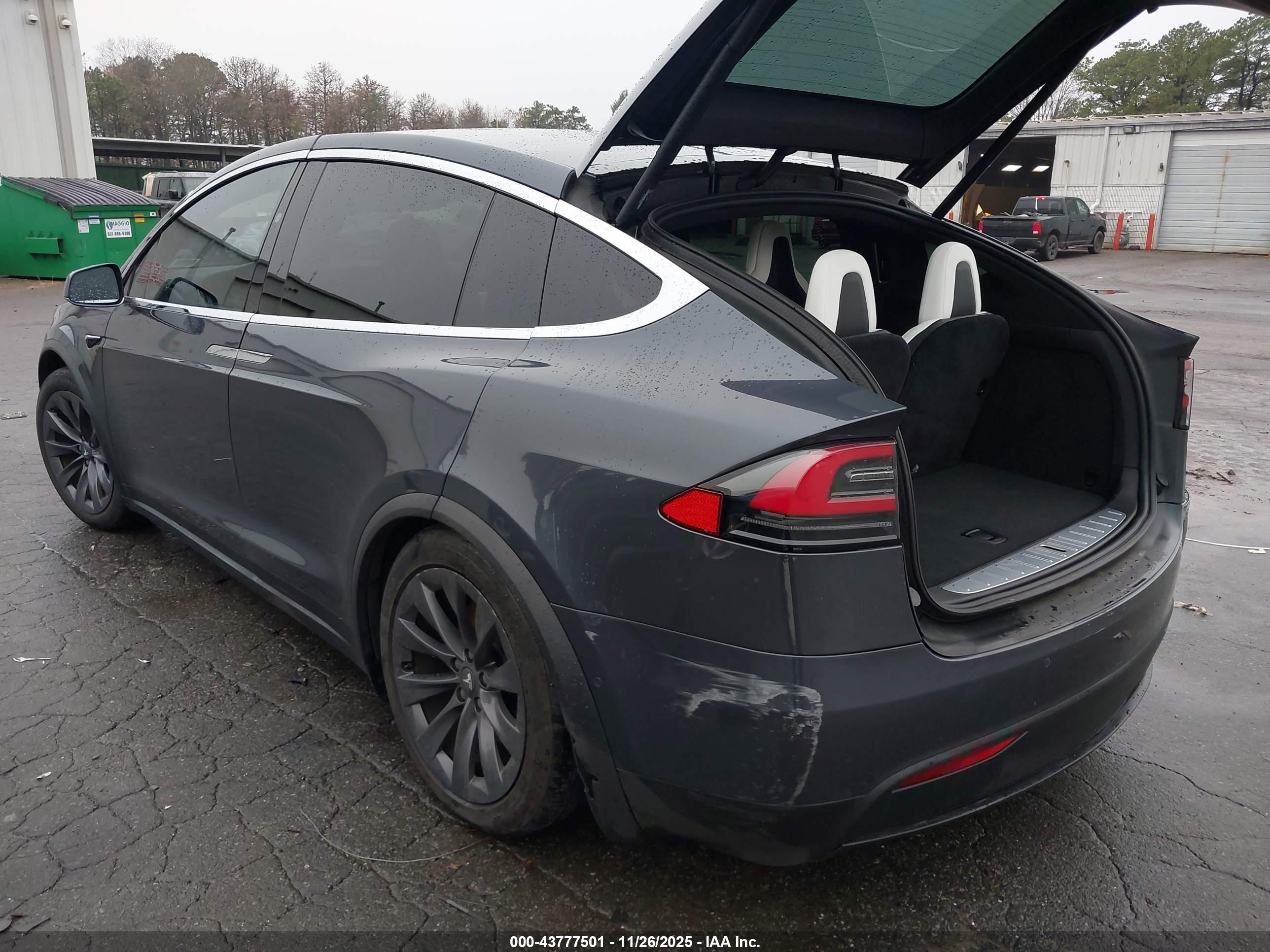 TESLA MODEL image 3