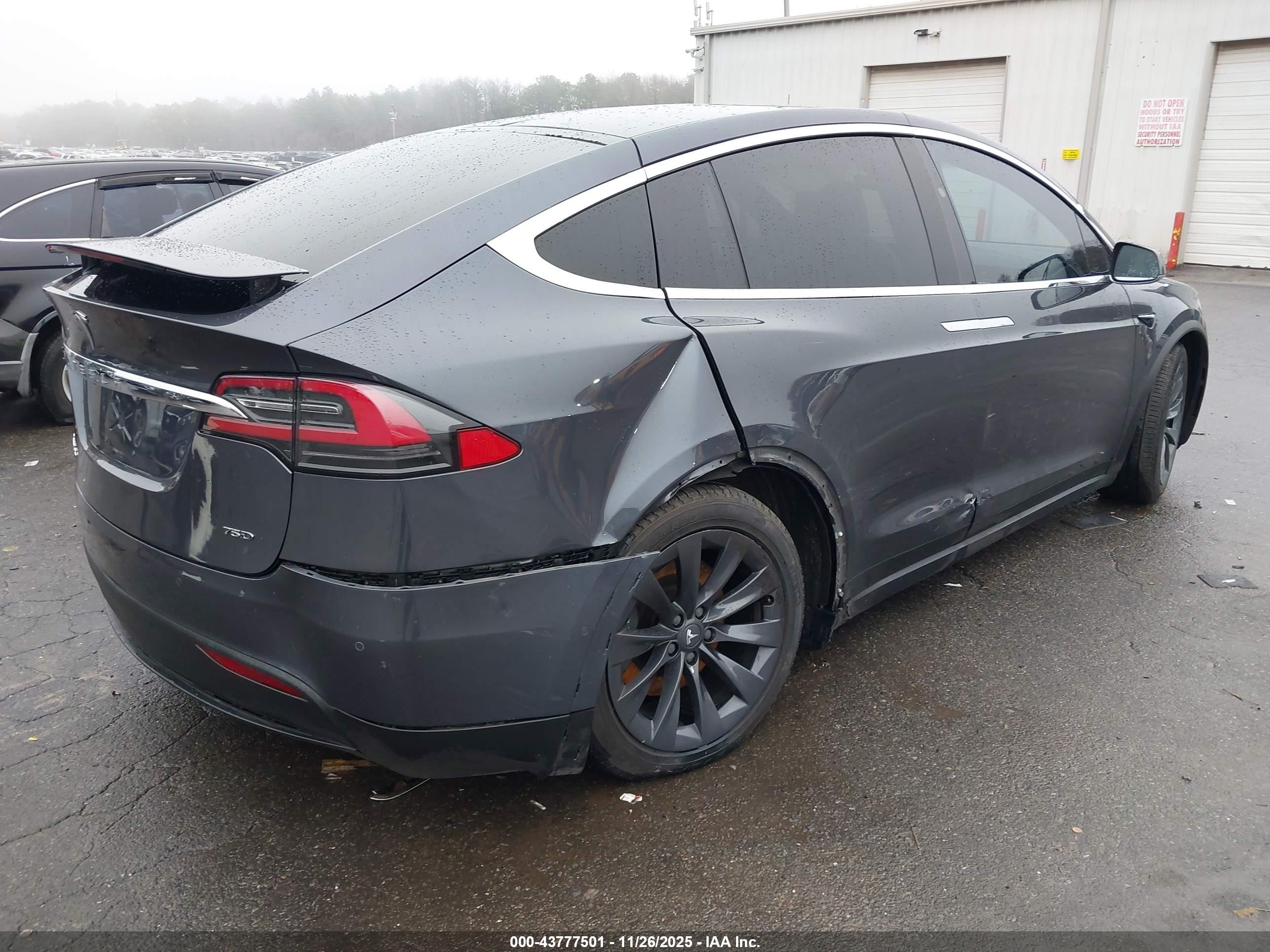 TESLA MODEL image 4