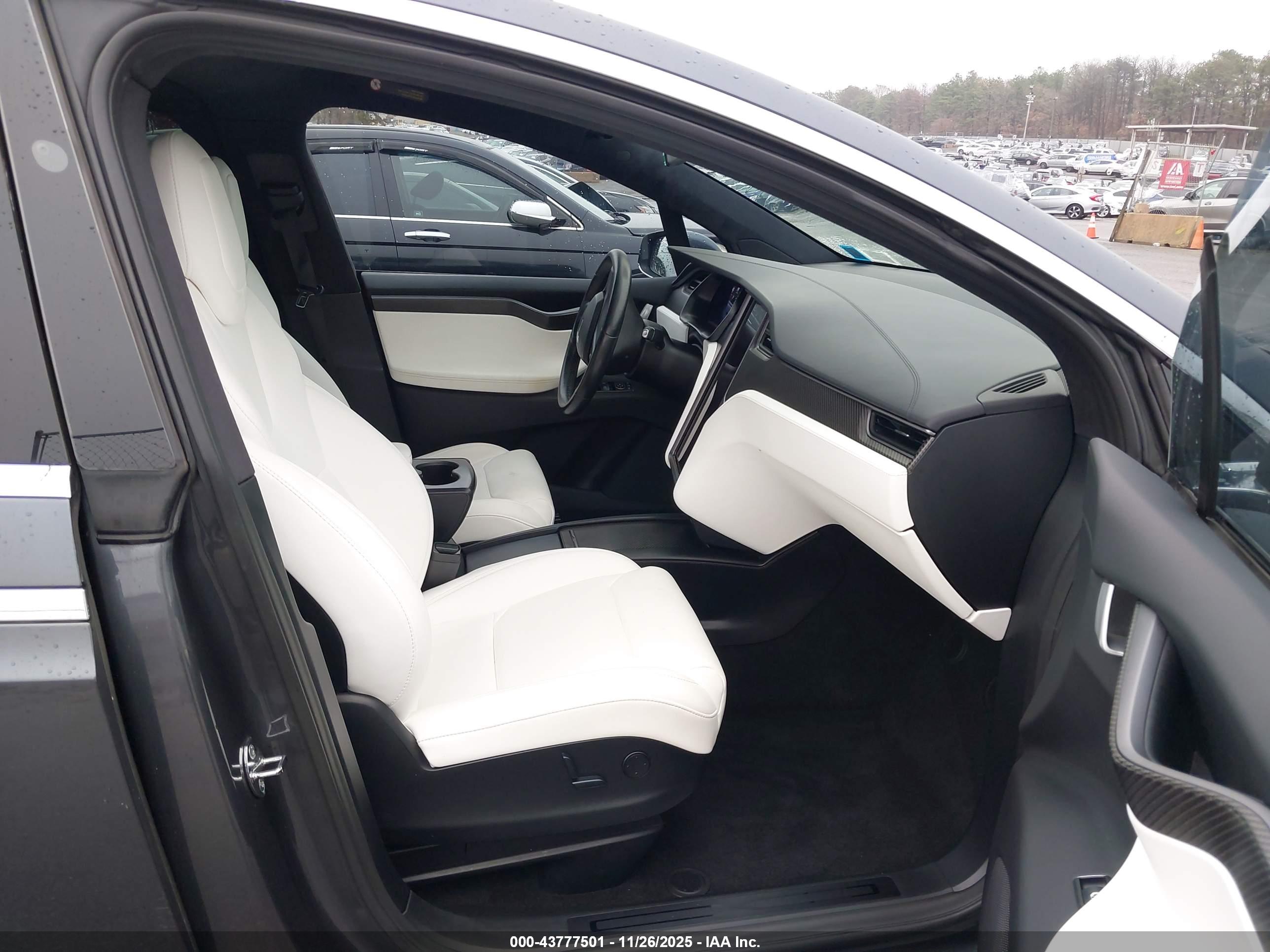 TESLA MODEL image 5