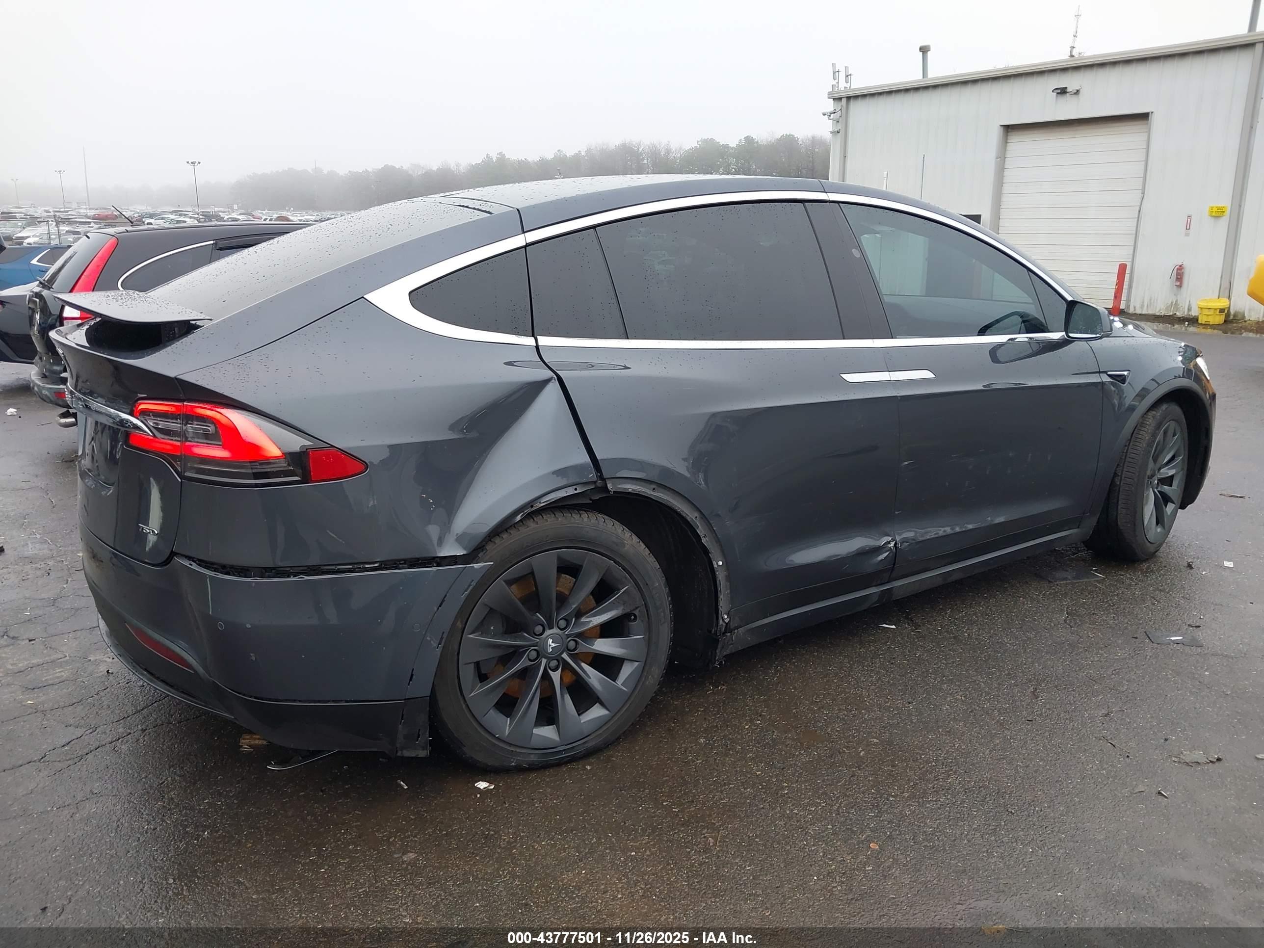 TESLA MODEL image 6