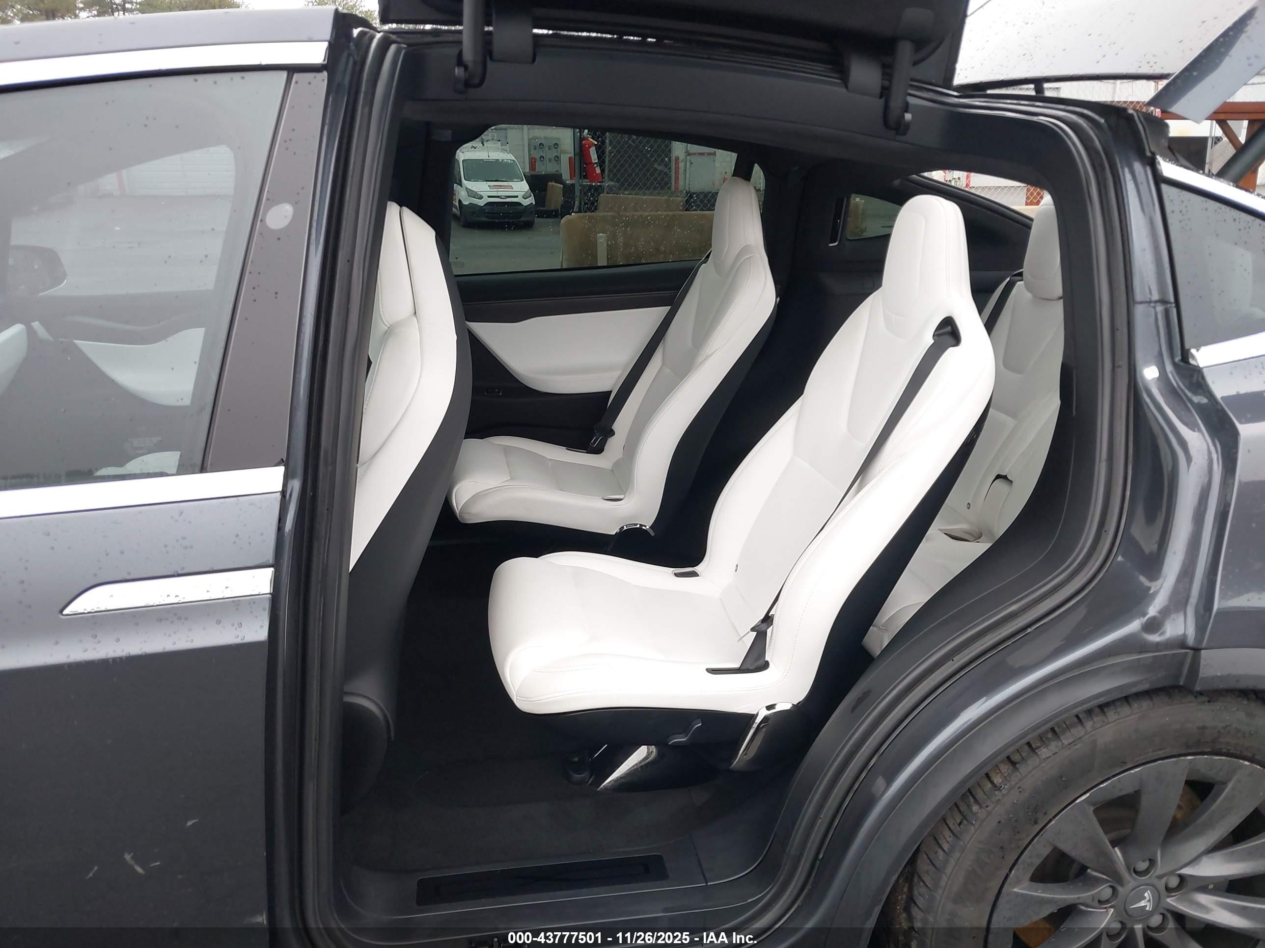 TESLA MODEL image 8