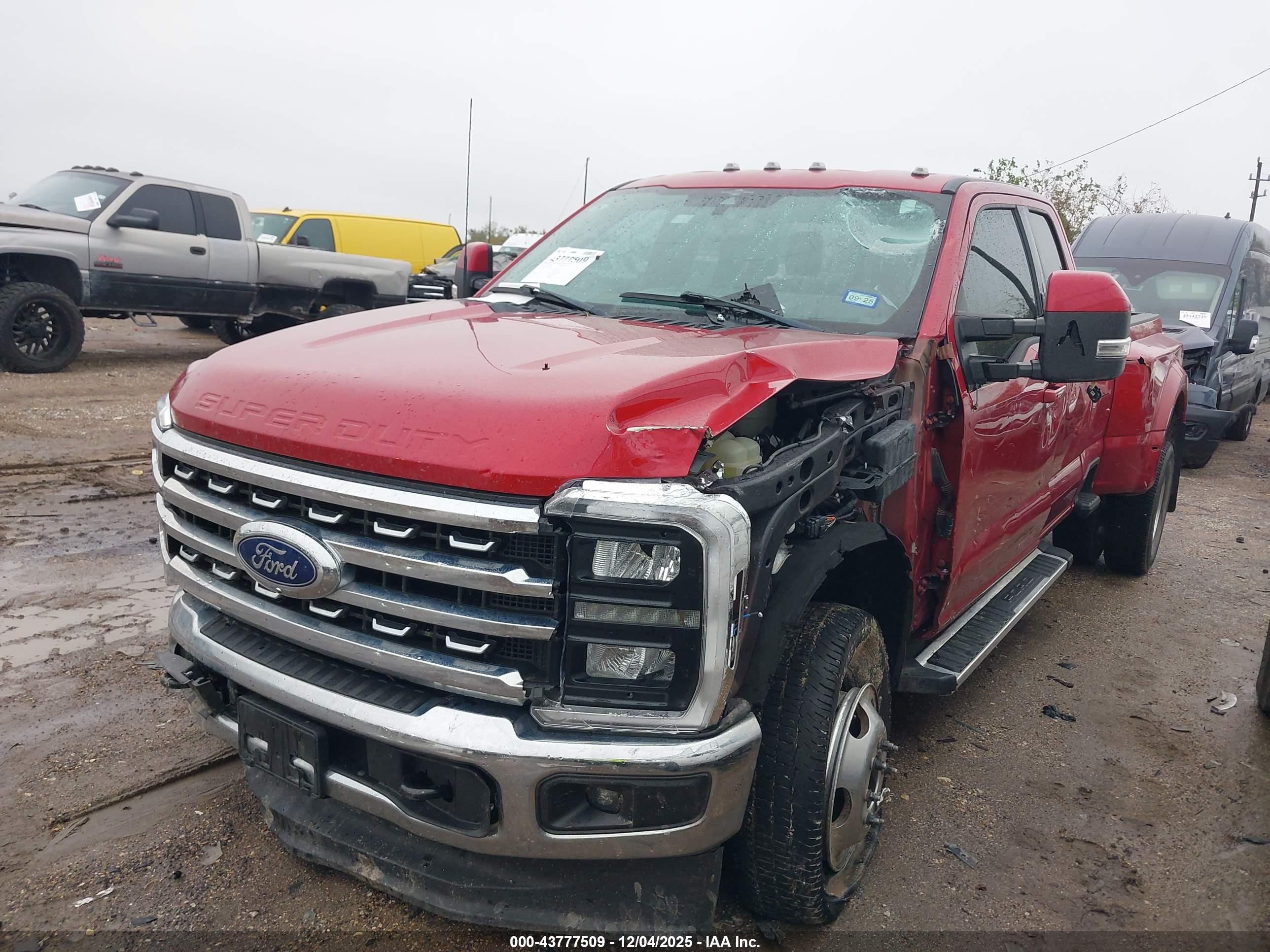 FORD SUPER image 2