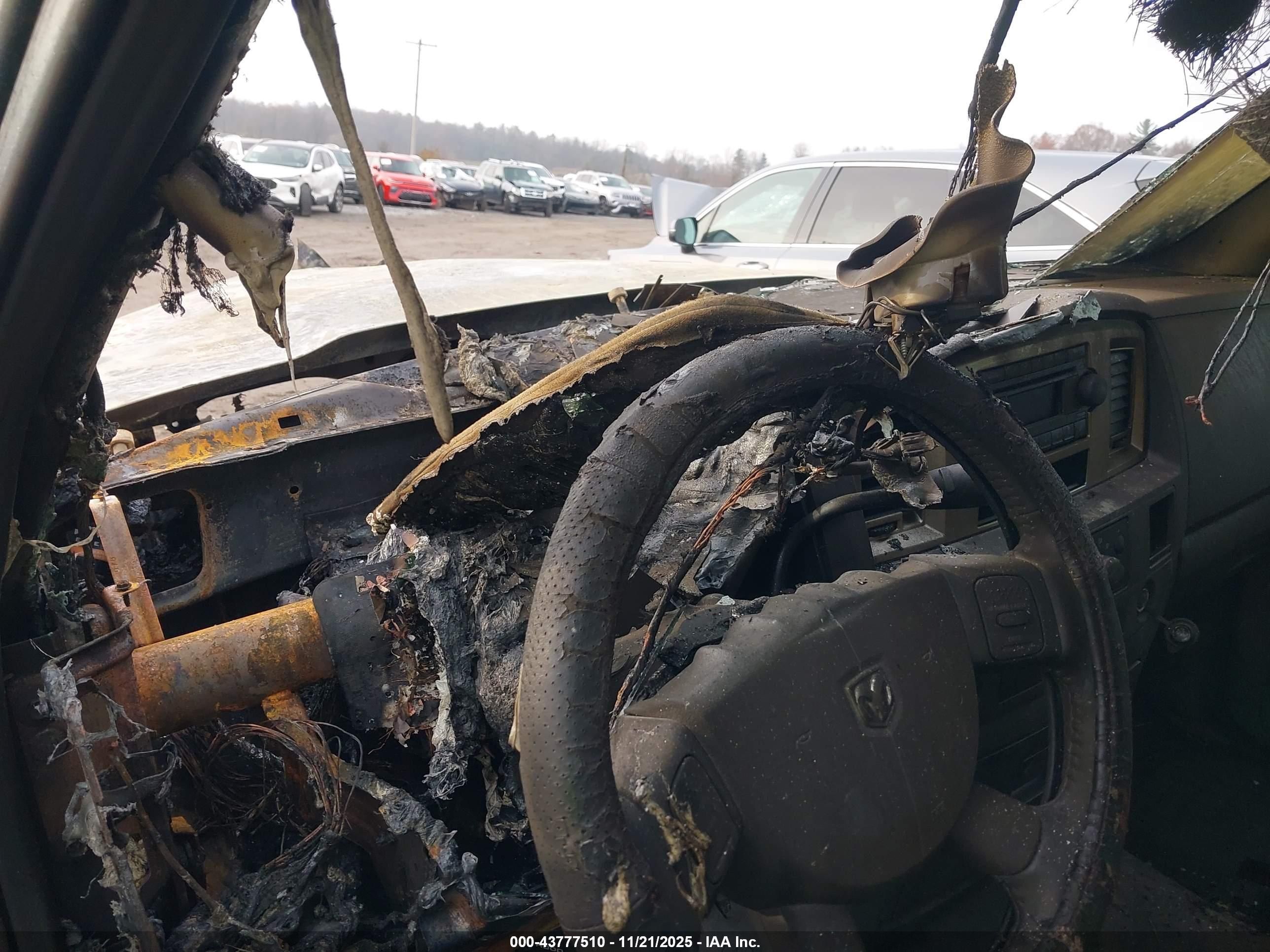 DODGE RAM image 7