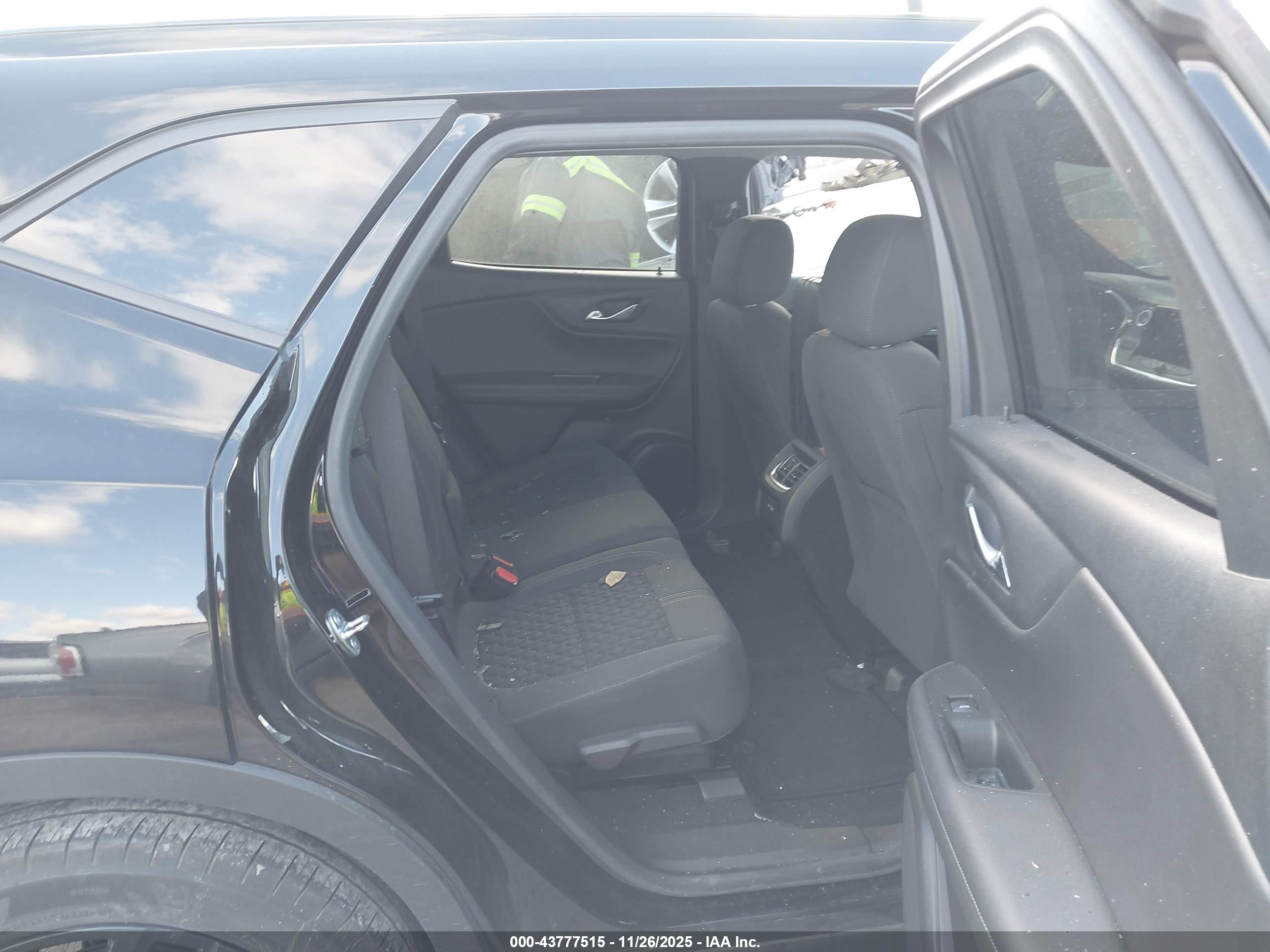 CHEVROLET BLAZER image 8