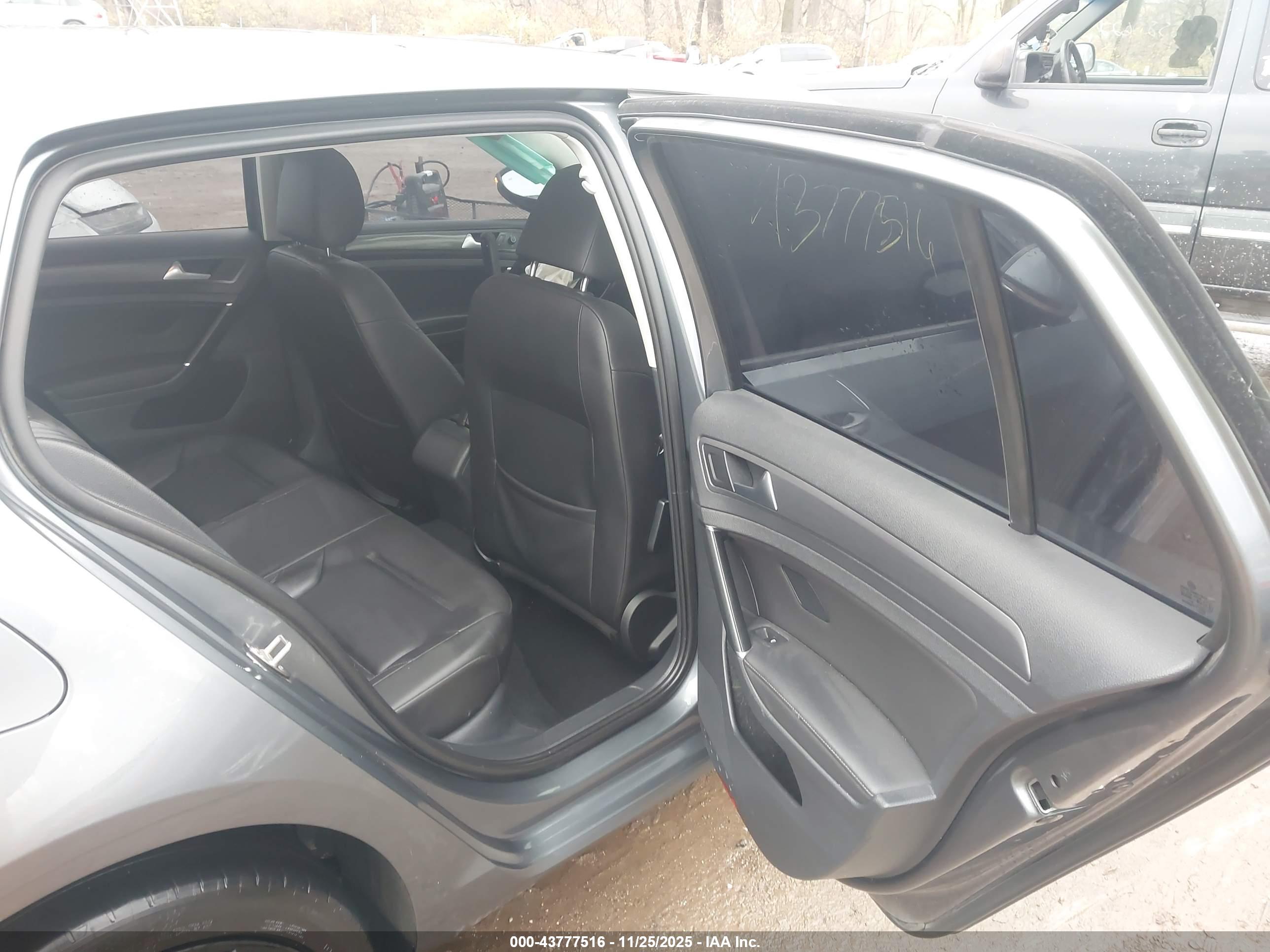 VOLKSWAGEN GOLF image 8