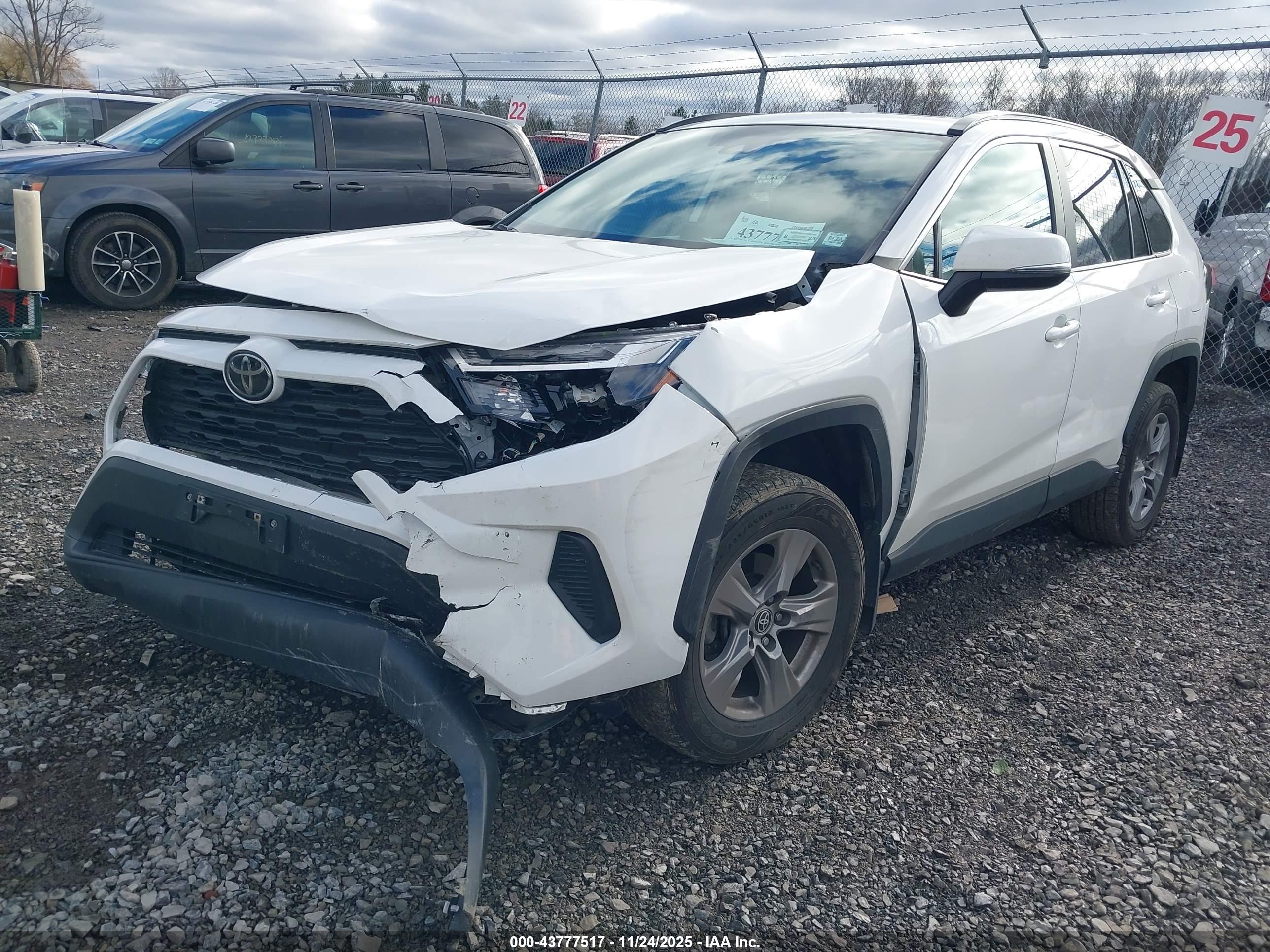 TOYOTA RAV4 image 2