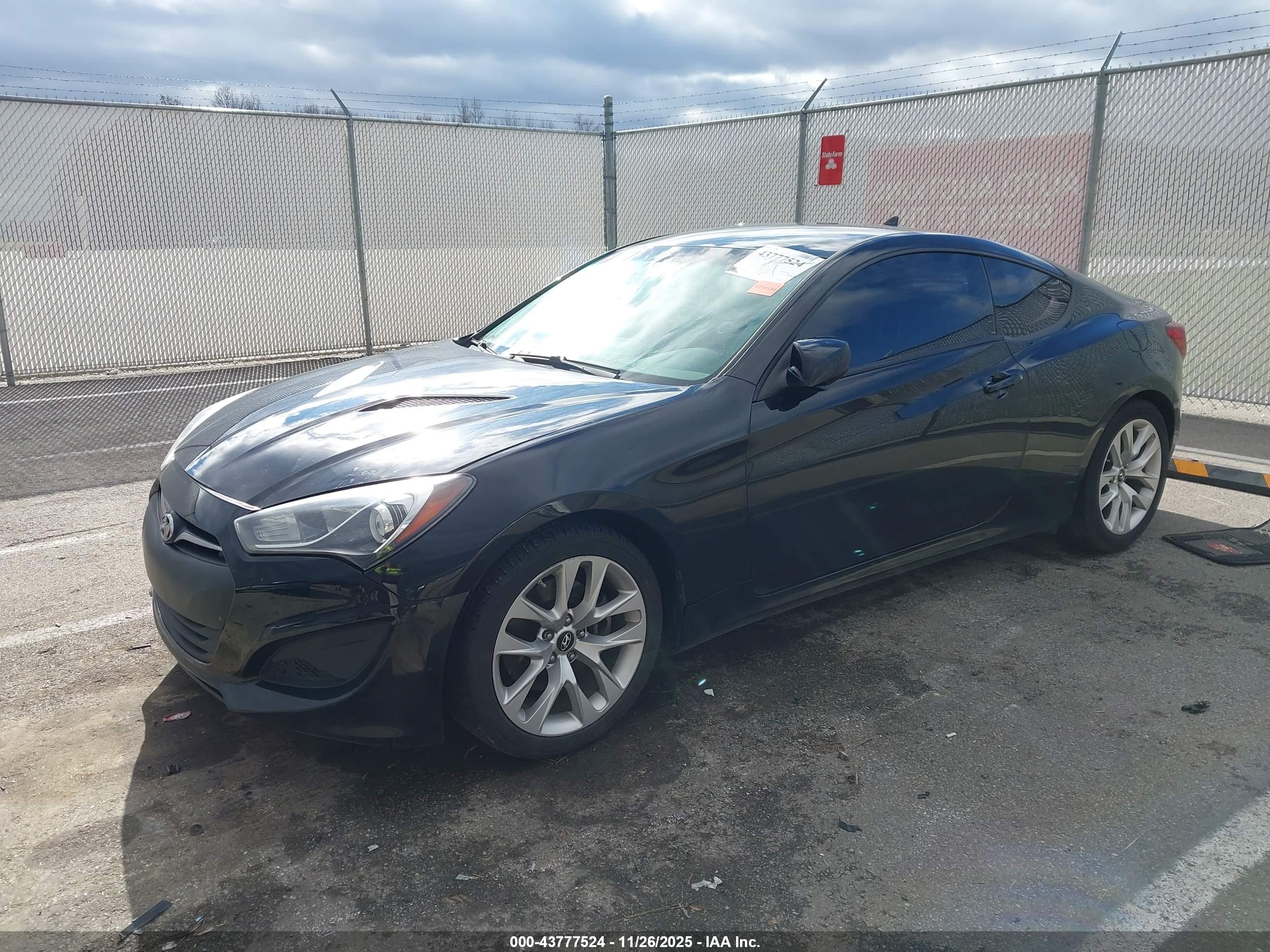 HYUNDAI GENESIS image 2