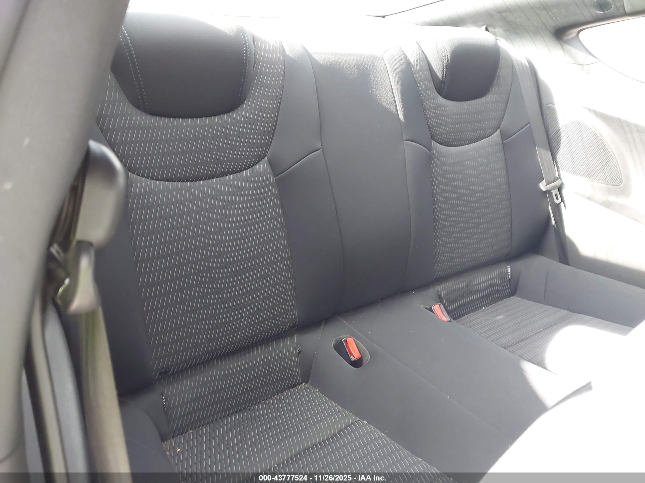 HYUNDAI GENESIS image 8