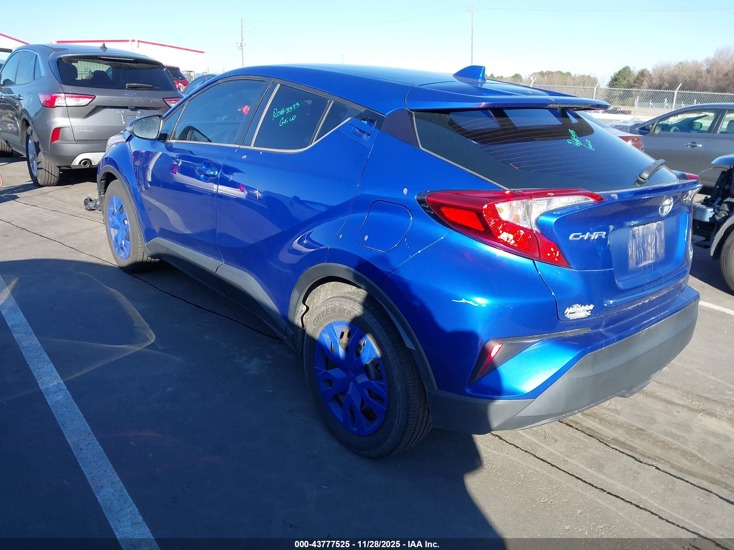TOYOTA C-HR image 3