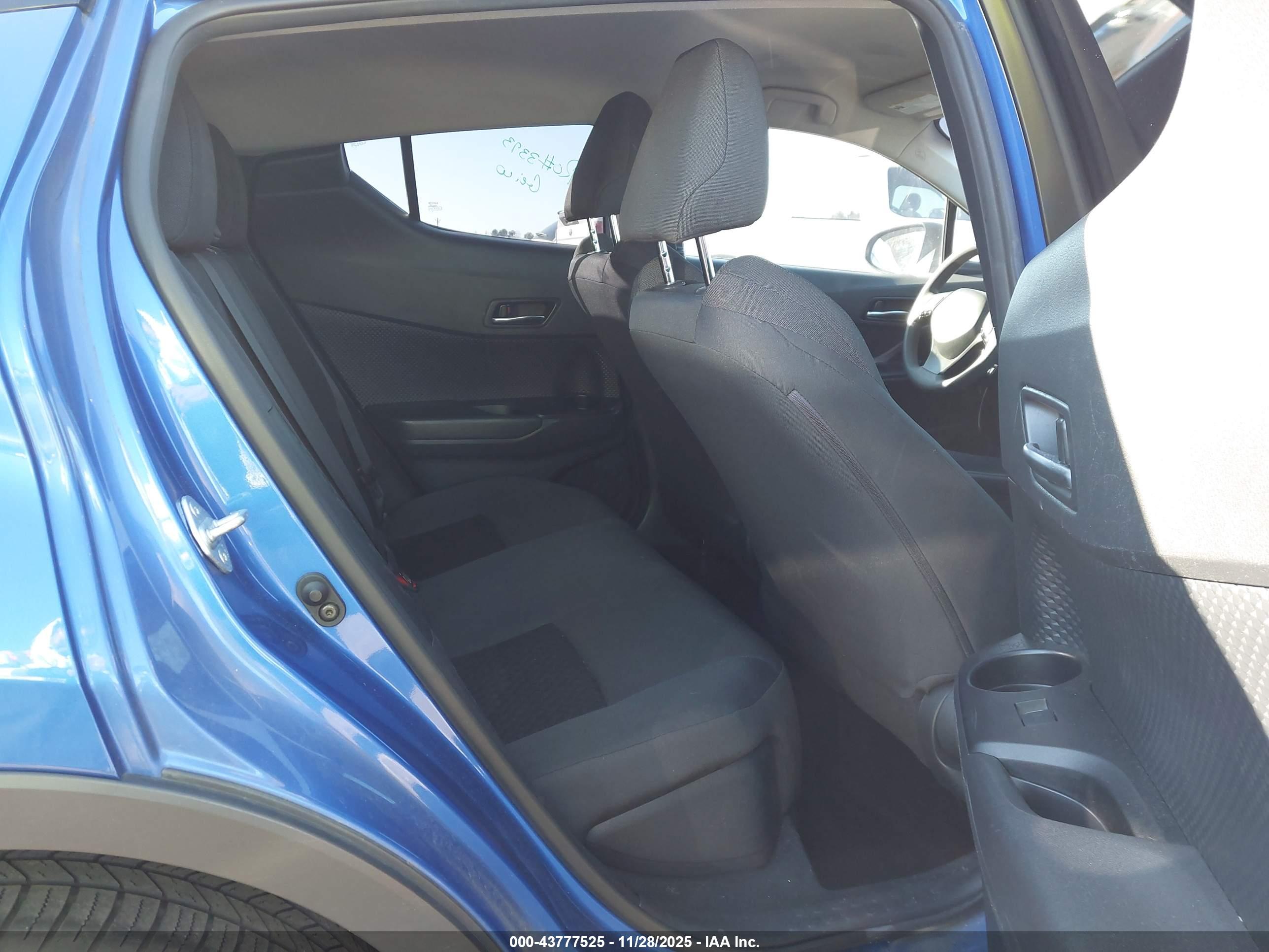 TOYOTA C-HR image 8