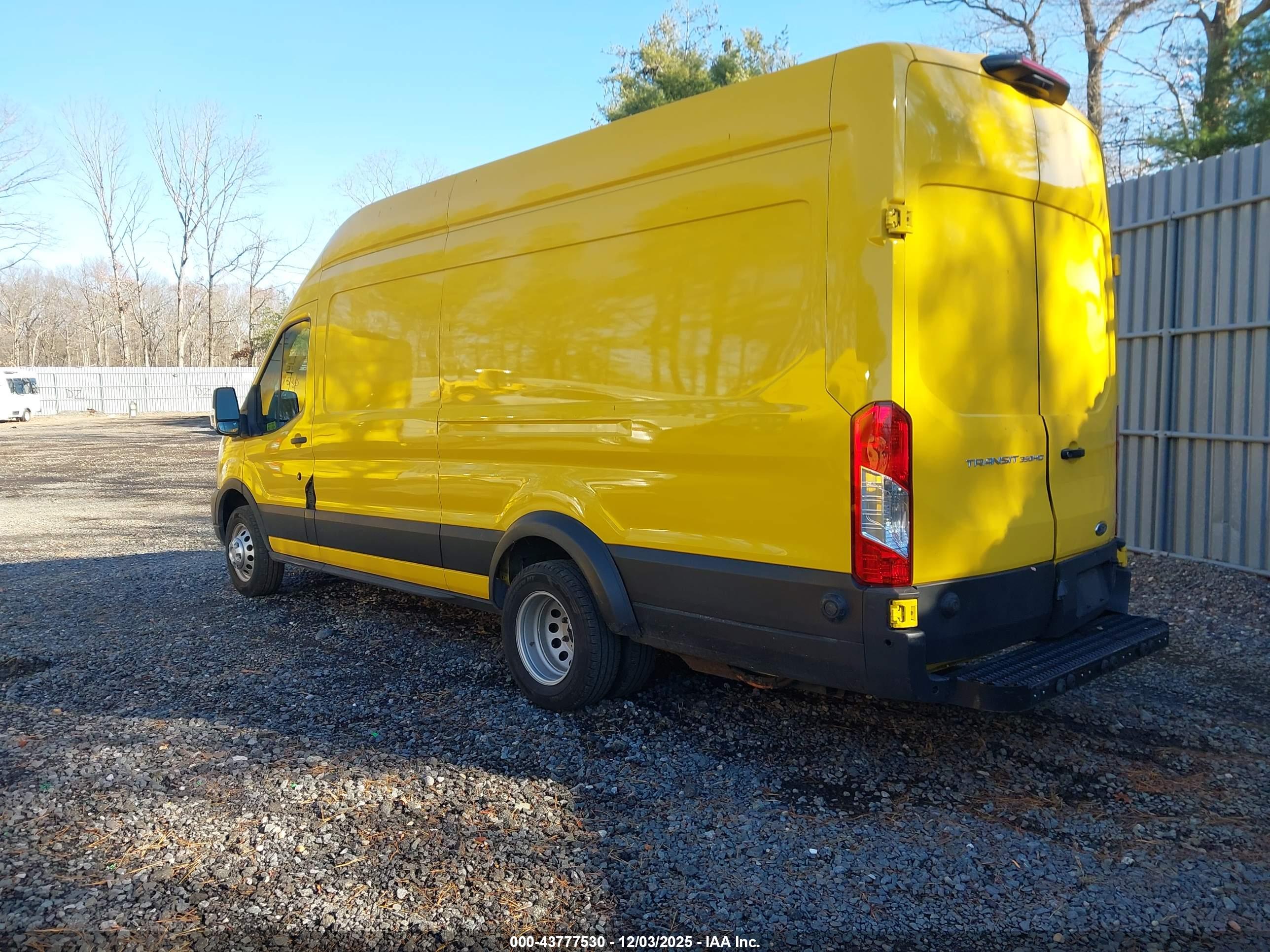 FORD TRANSIT-350 image 3