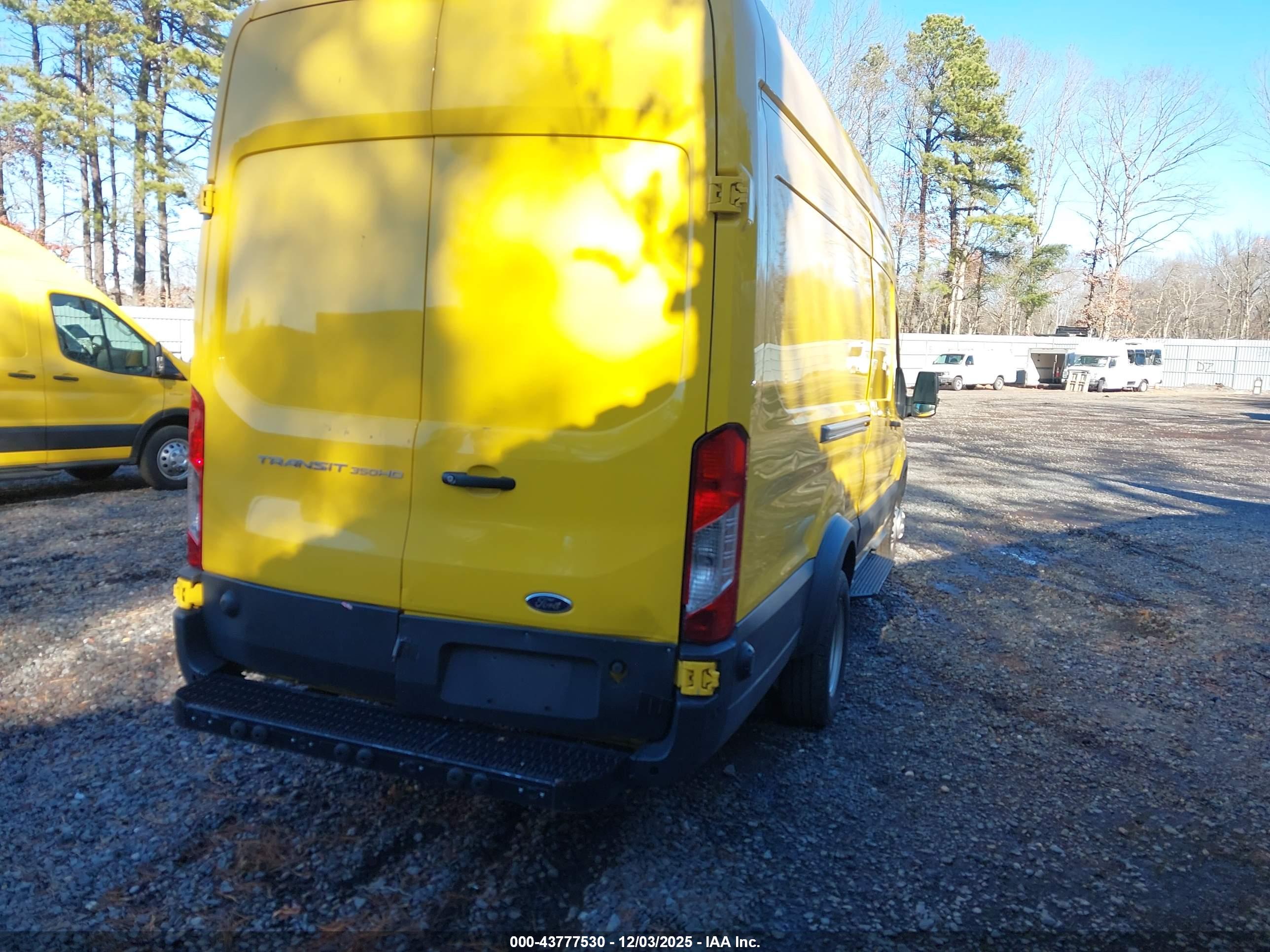 FORD TRANSIT-350 image 4