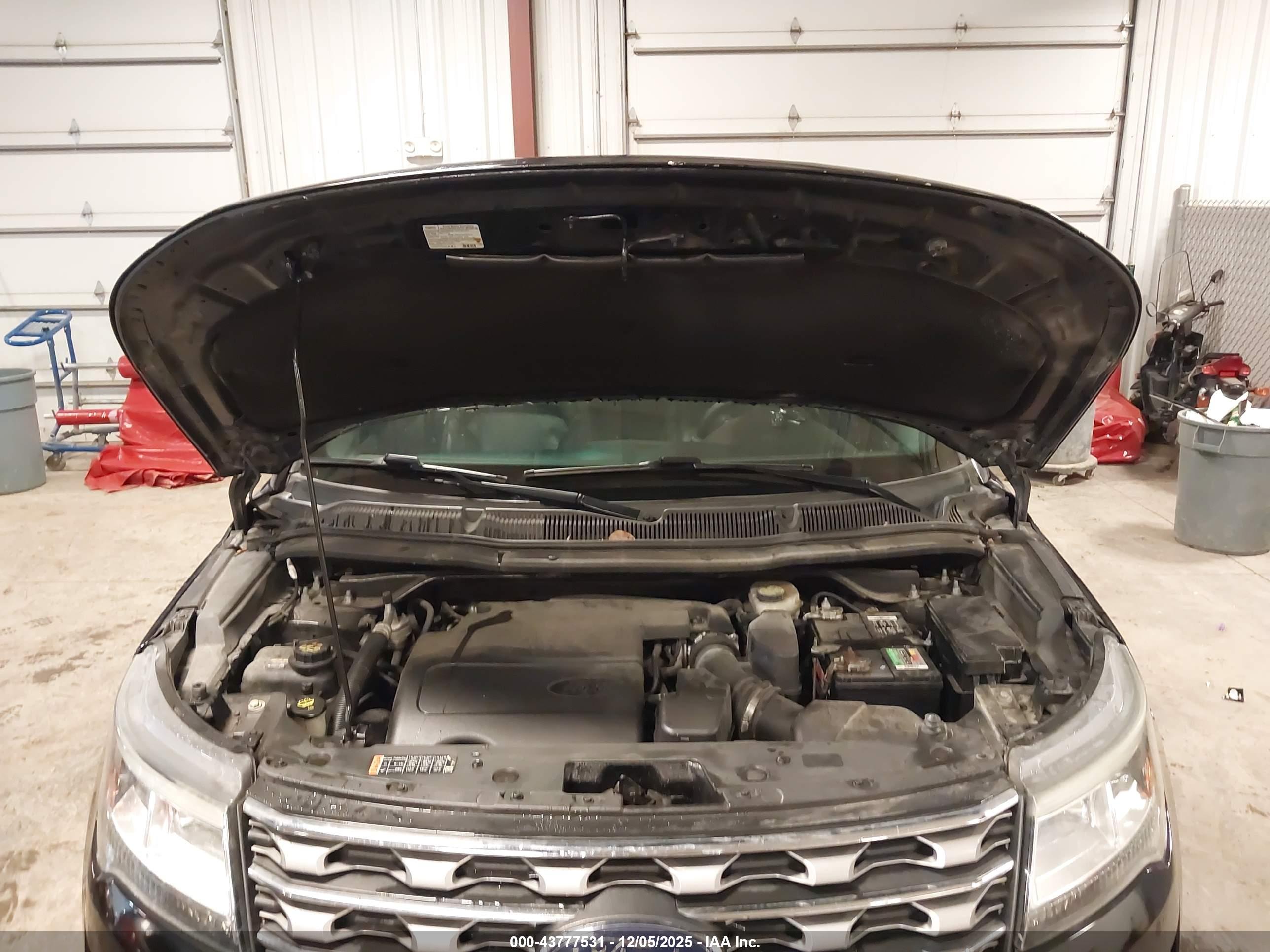 FORD EXPLORER image 10