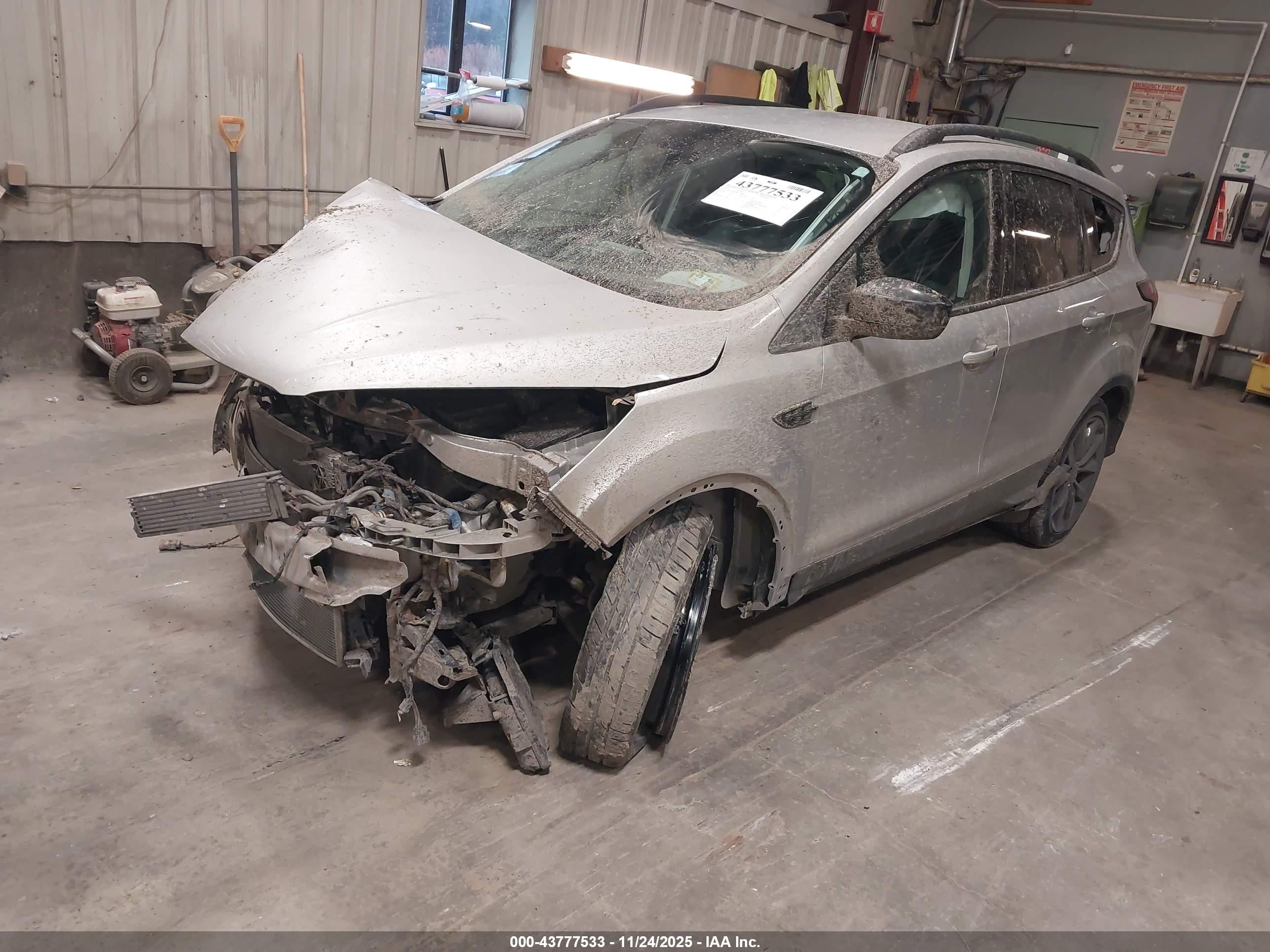 FORD ESCAPE image 2