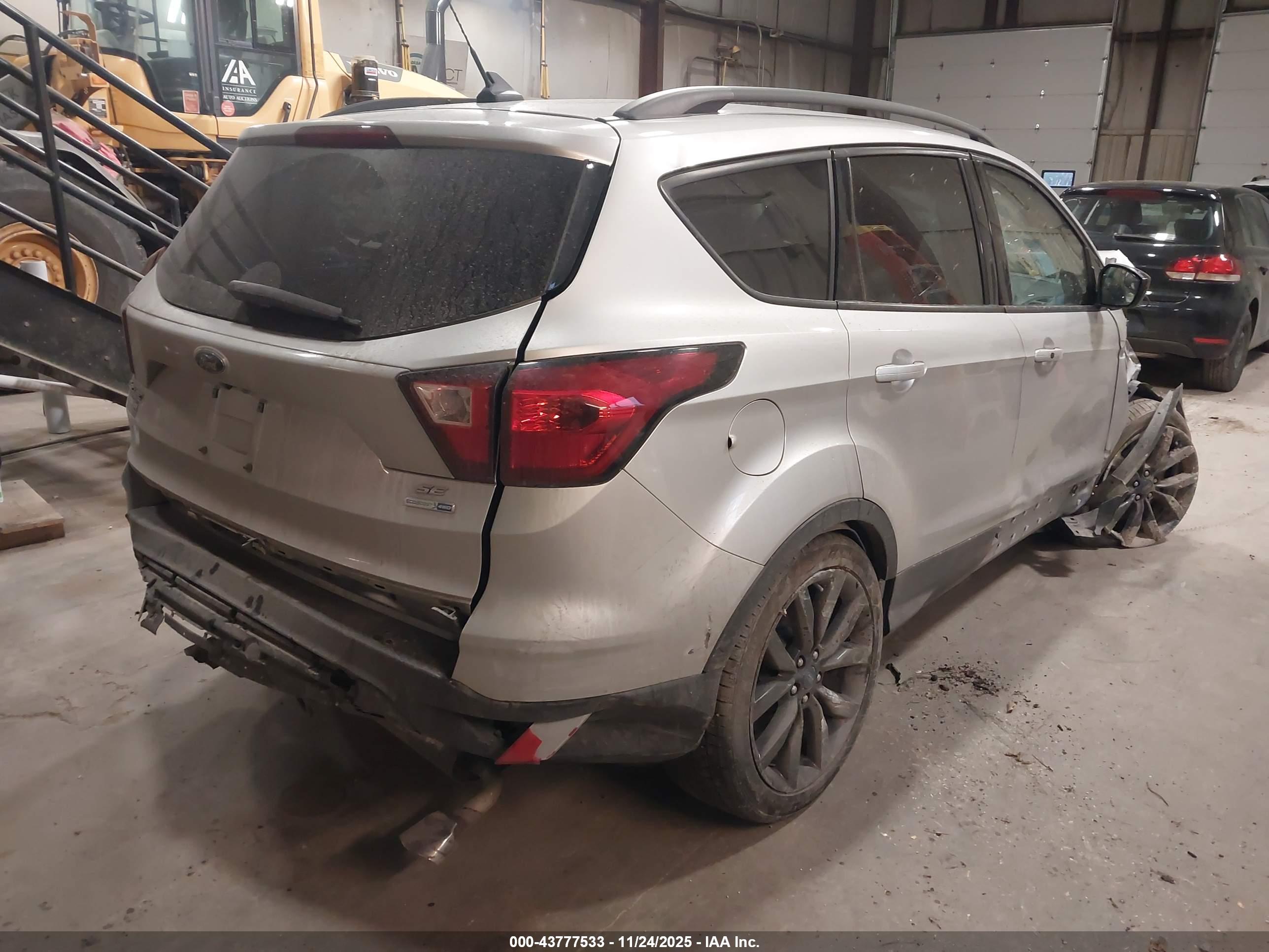 FORD ESCAPE image 4