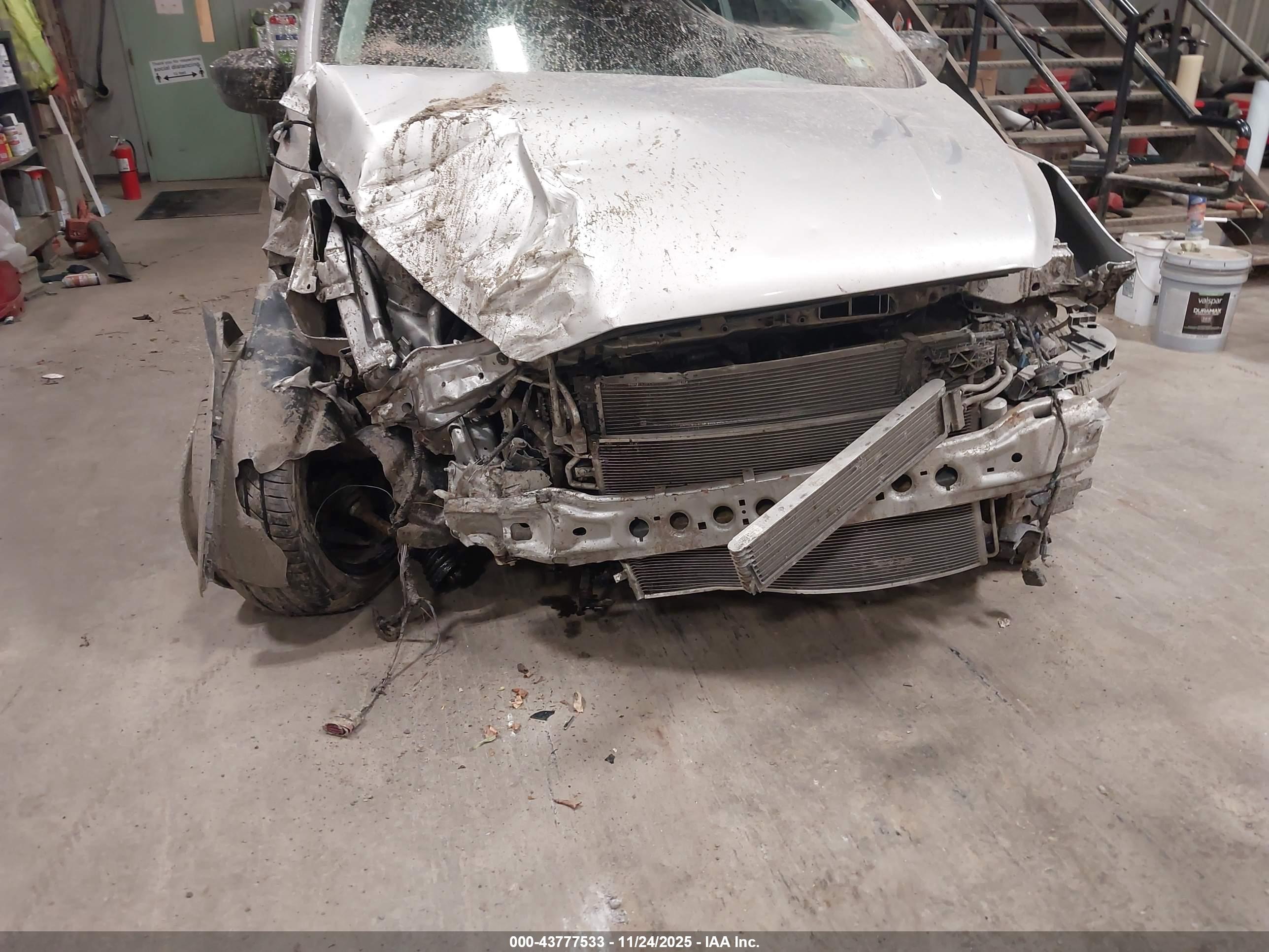 FORD ESCAPE image 6