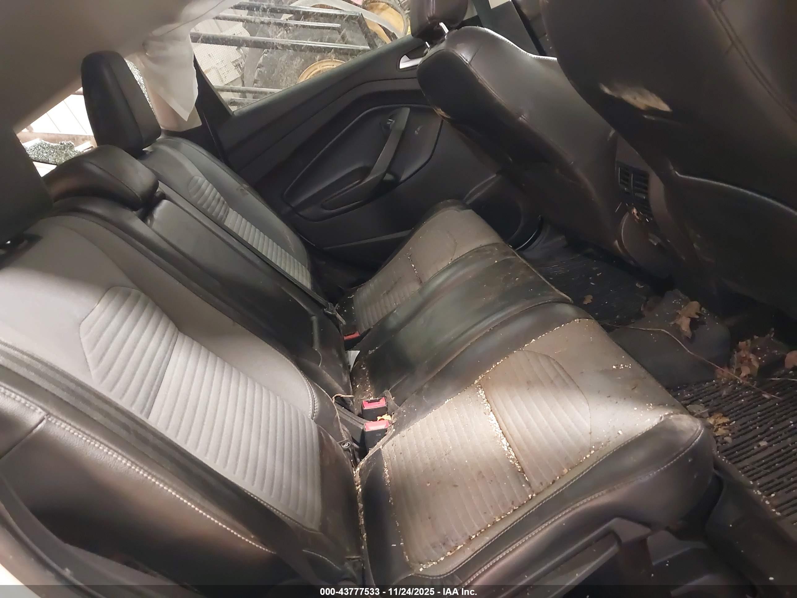 FORD ESCAPE image 8