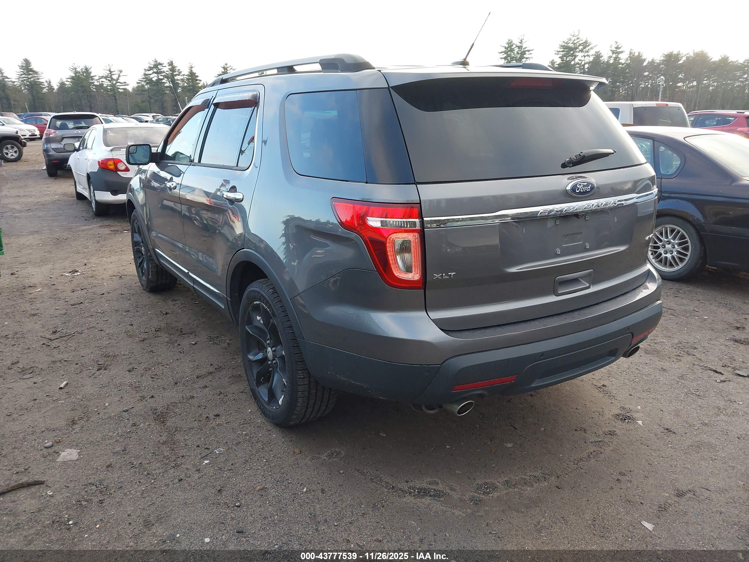 FORD EXPLORER image 3